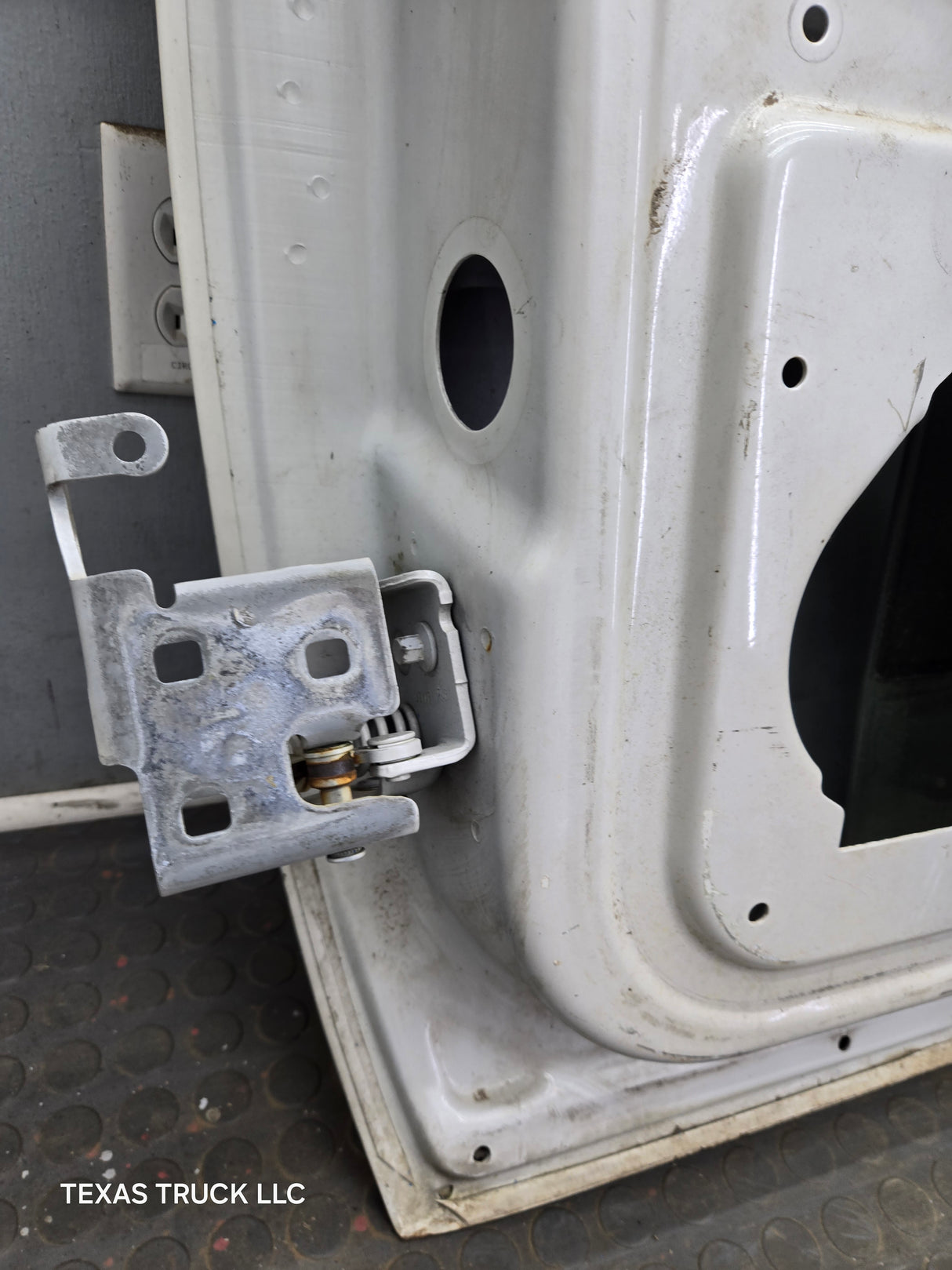 2007-2013 Chevrolet Silverado / GMC Sierra 1500 25000 3500 HD LH Front Passenger Side Door