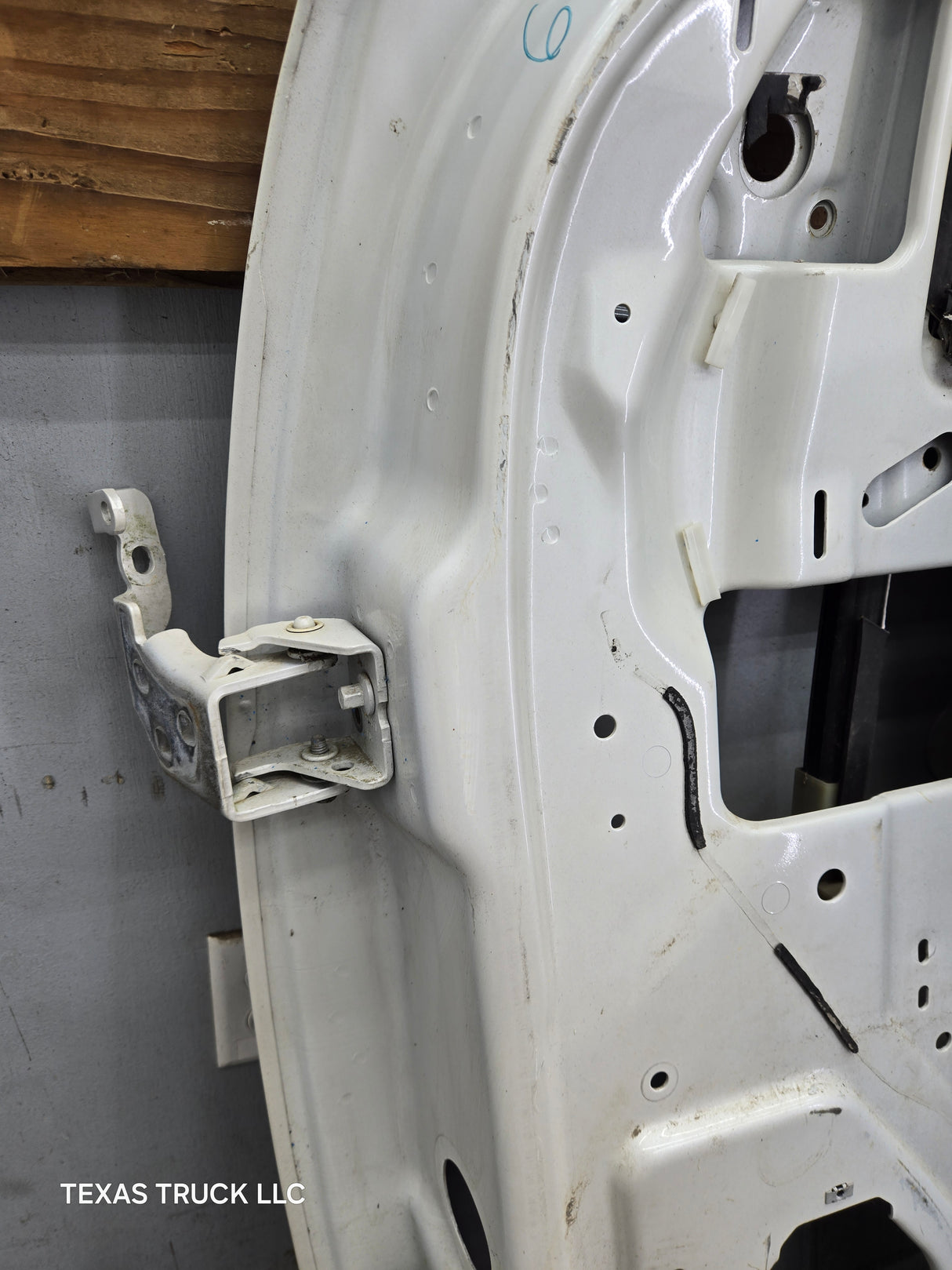 2007-2013 Chevrolet Silverado / GMC Sierra 1500 25000 3500 HD LH Front Passenger Side Door