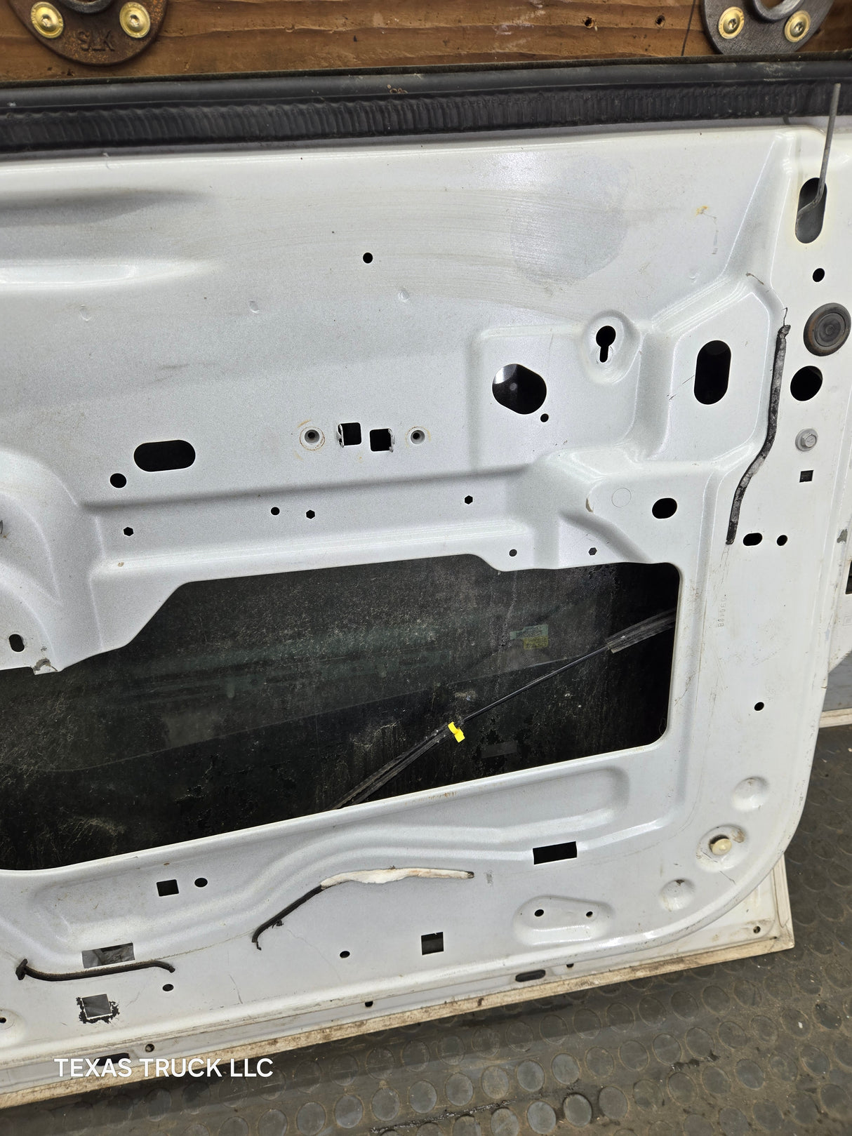 2007-2013 Chevrolet Silverado / GMC Sierra 1500 25000 3500 HD LH Front Passenger Side Door