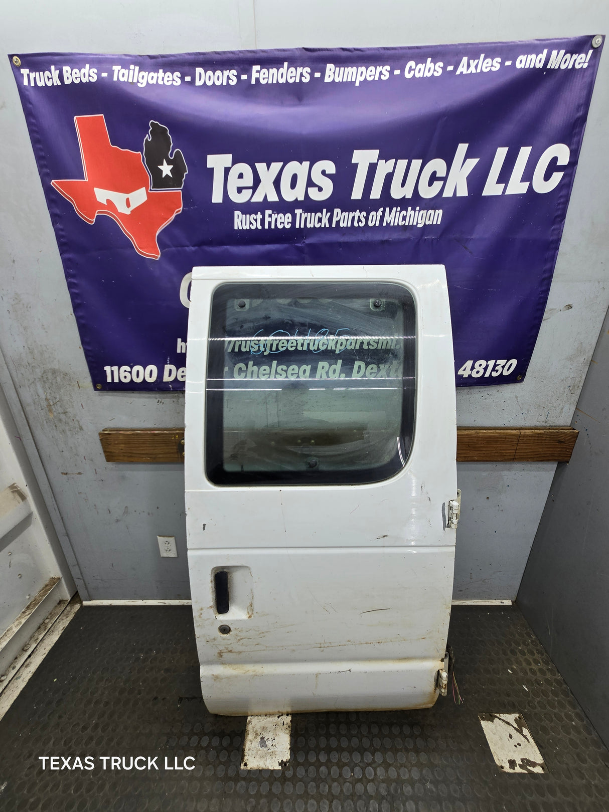 1992–2014 Ford Econoline E-150 E-250 E-350 E-450 E-550 Front Side Door