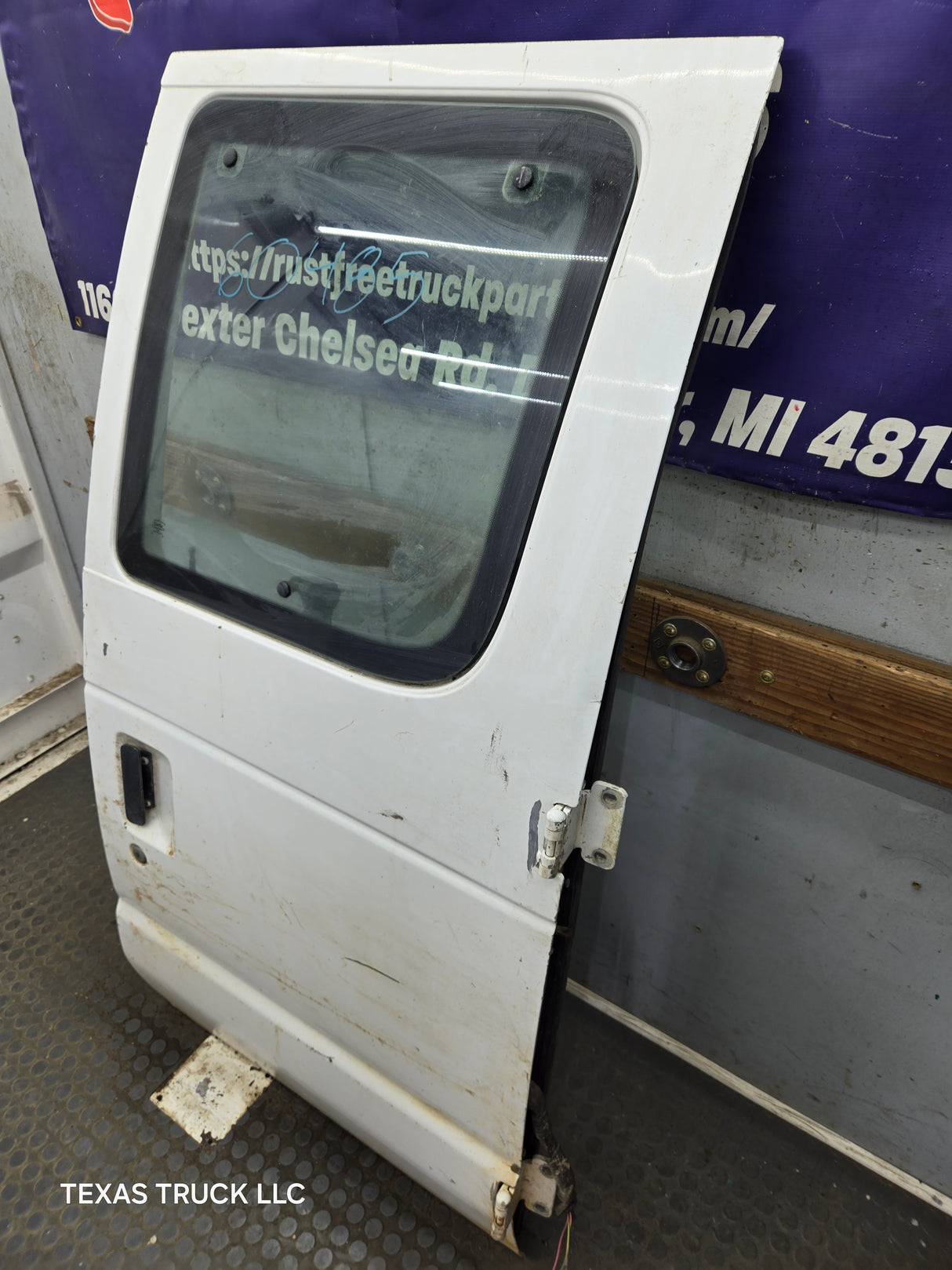 1992–2014 Ford Econoline E-150 E-250 E-350 E-450 E-550 Front Side Door