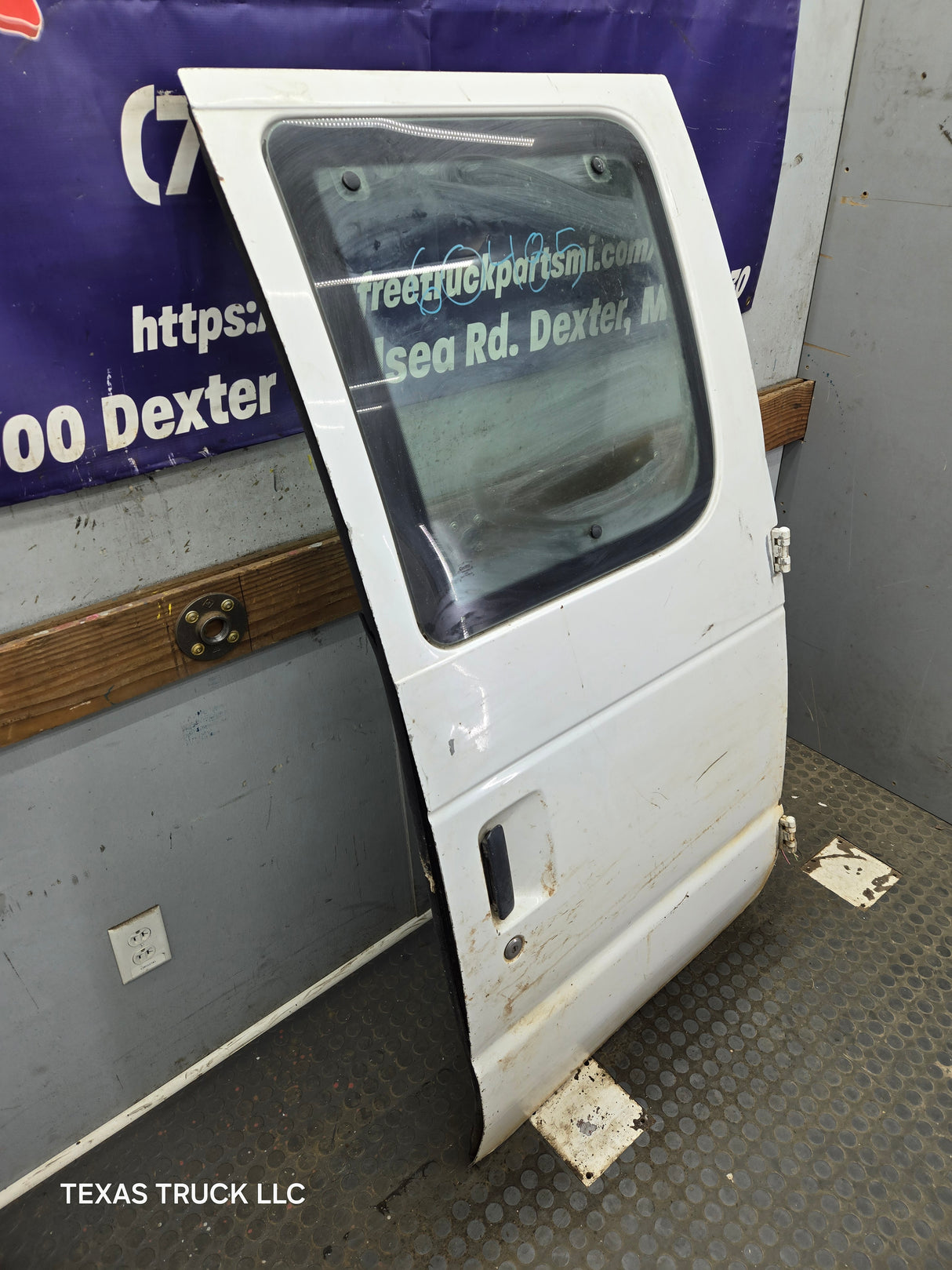 1992–2014 Ford Econoline E-150 E-250 E-350 E-450 E-550 Front Side Door