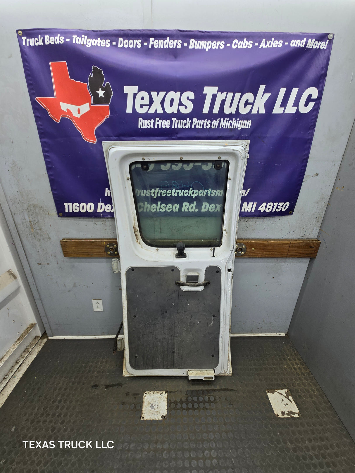 1992–2014 Ford Econoline E-150 E-250 E-350 E-450 E-550 Front Side Door