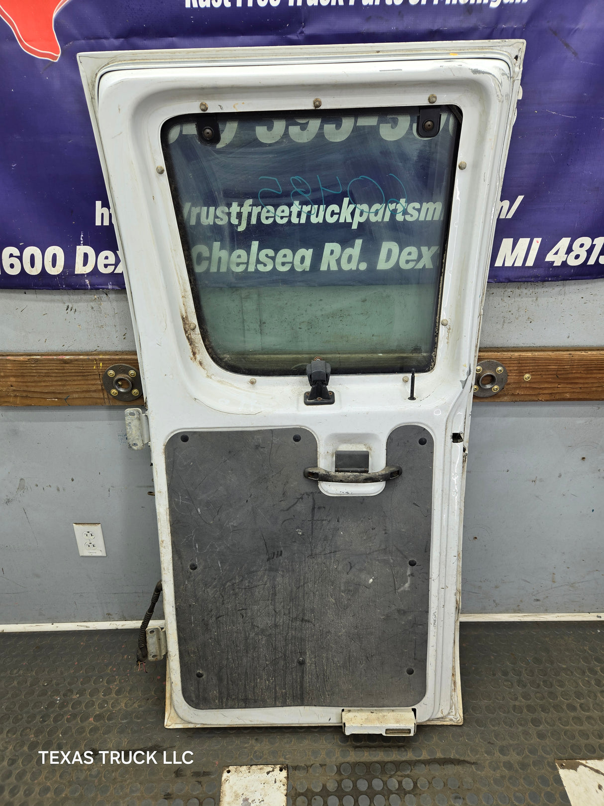 1992–2014 Ford Econoline E-150 E-250 E-350 E-450 E-550 Front Side Door