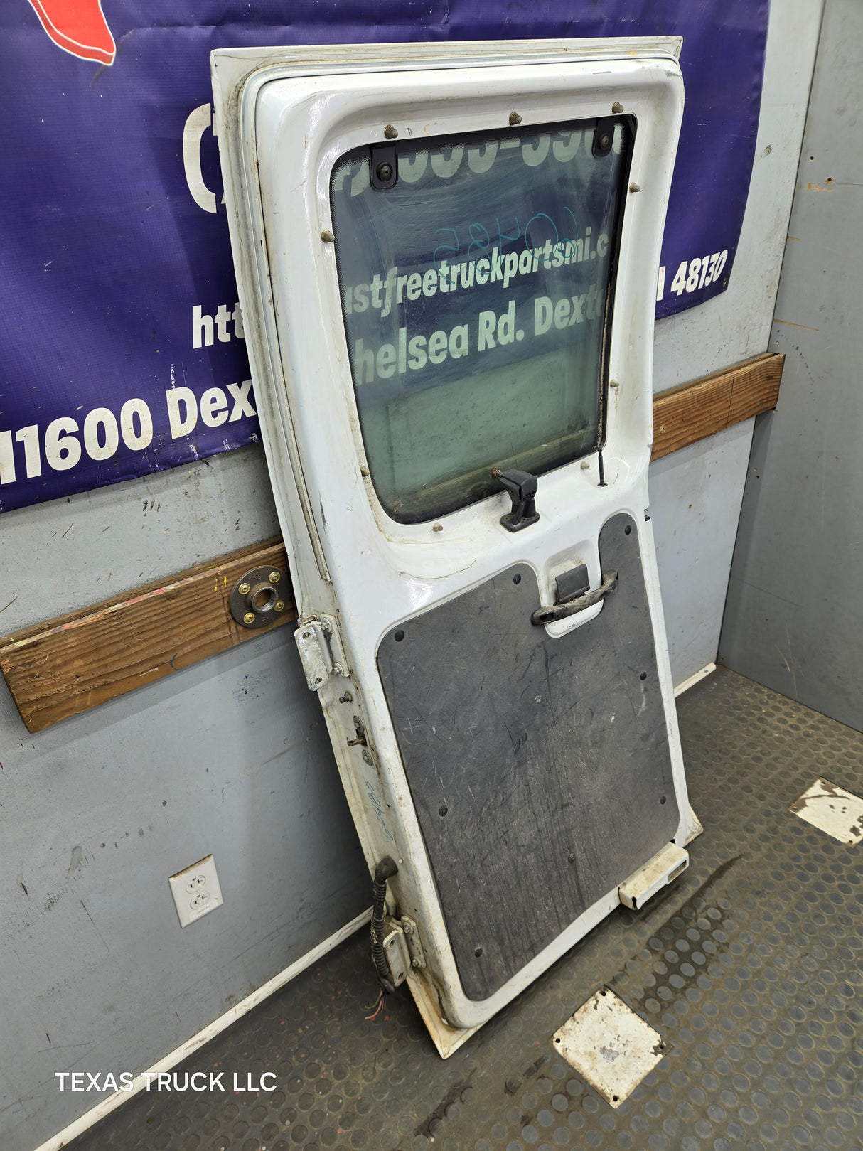 1992–2014 Ford Econoline E-150 E-250 E-350 E-450 E-550 Front Side Door
