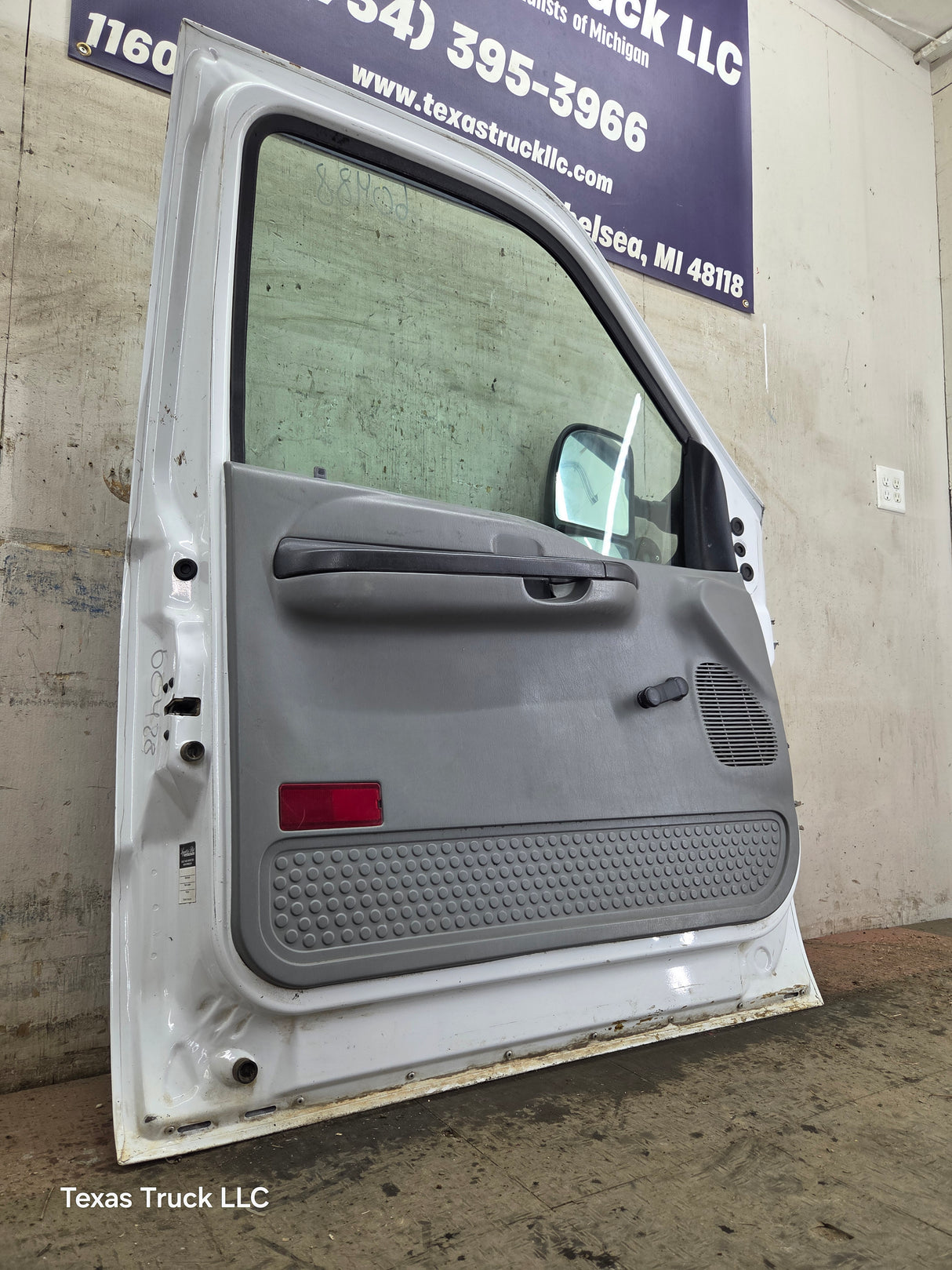 1999-2011 Ford Super Duty LH Driver Side Front Door F250 F350 F450 F550