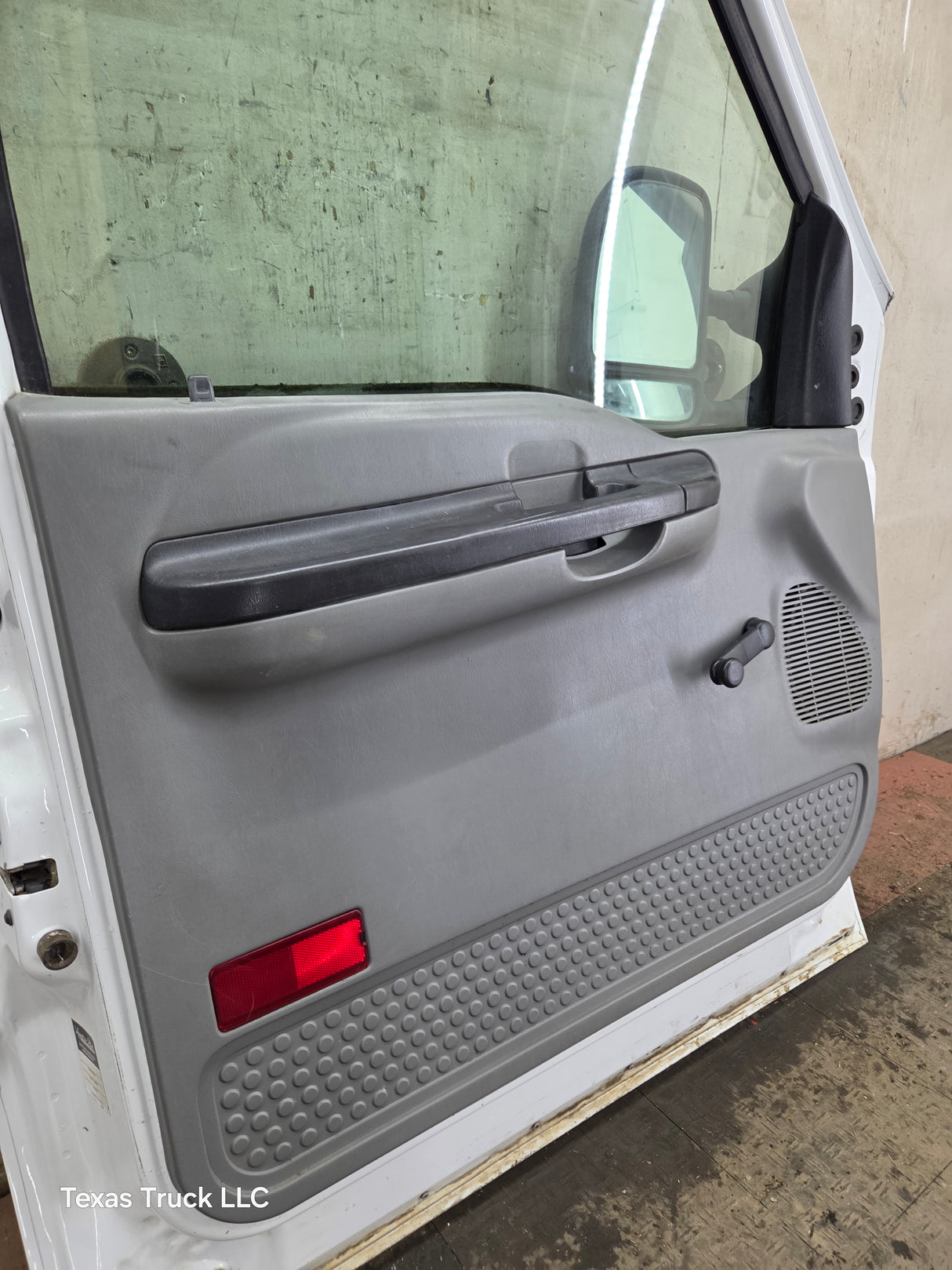 1999-2011 Ford Super Duty LH Driver Side Front Door F250 F350 F450 F550