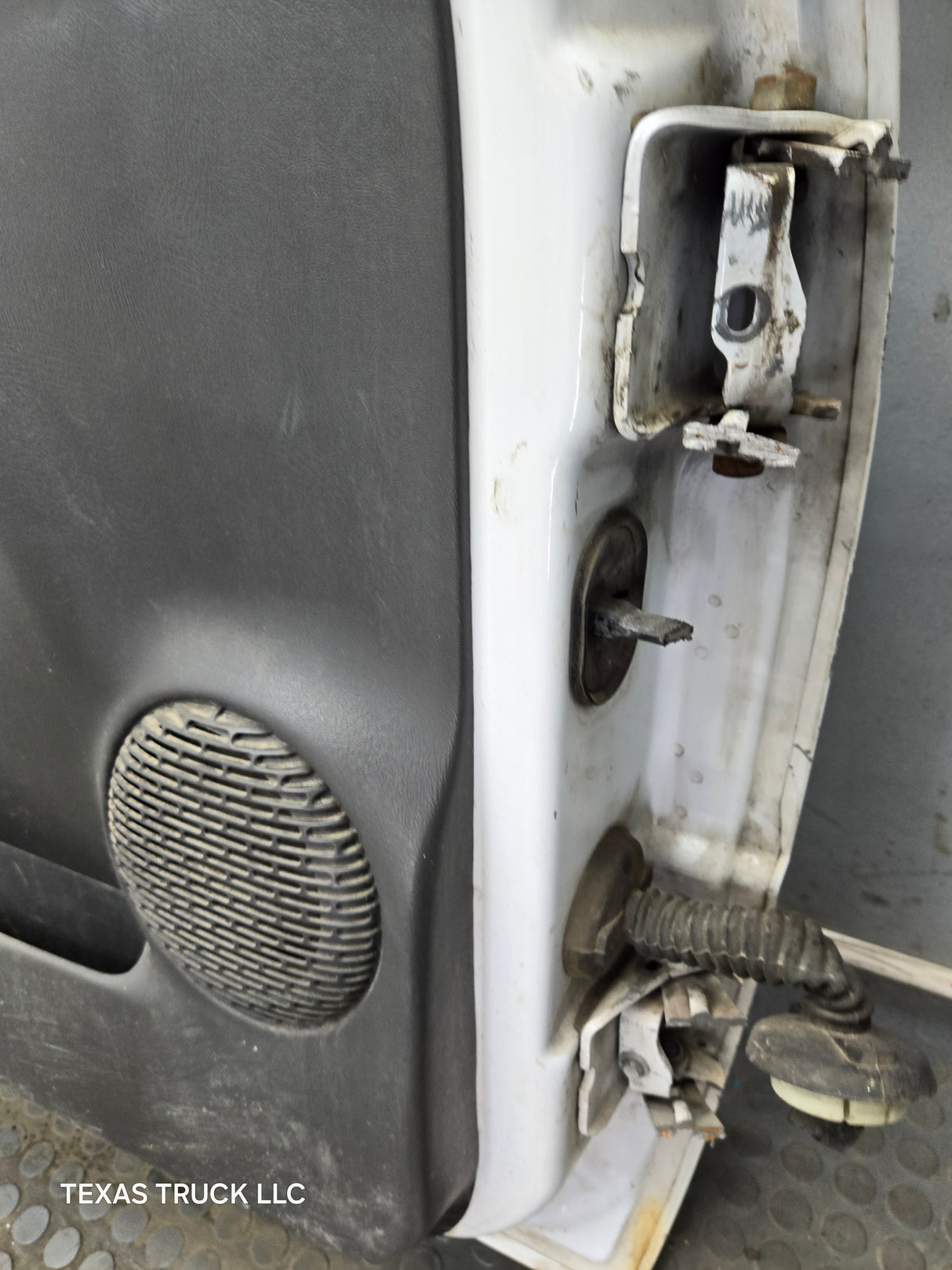 1999-2006 Chevrolet Silverado / GMC Sierra 1500 2500 3500 HD Front Driver Side Door LH
