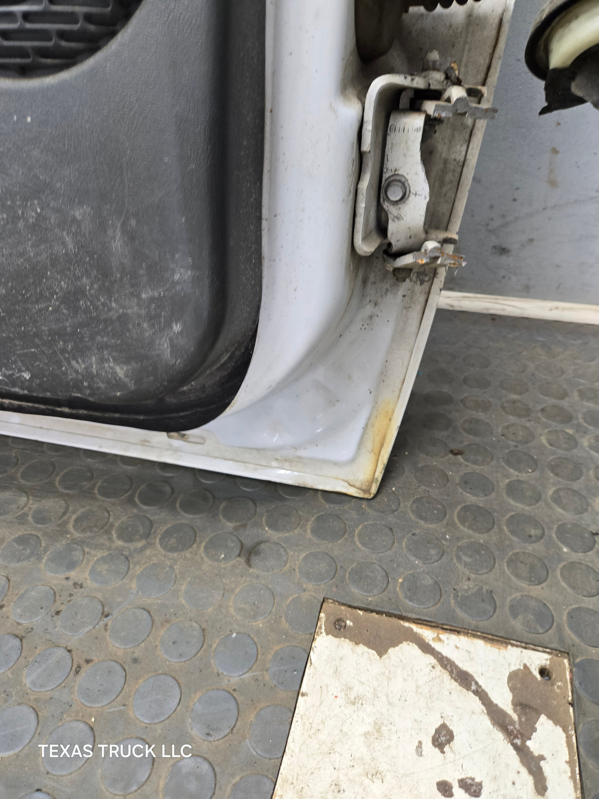 1999-2006 Chevrolet Silverado / GMC Sierra 1500 2500 3500 HD Front Driver Side Door LH