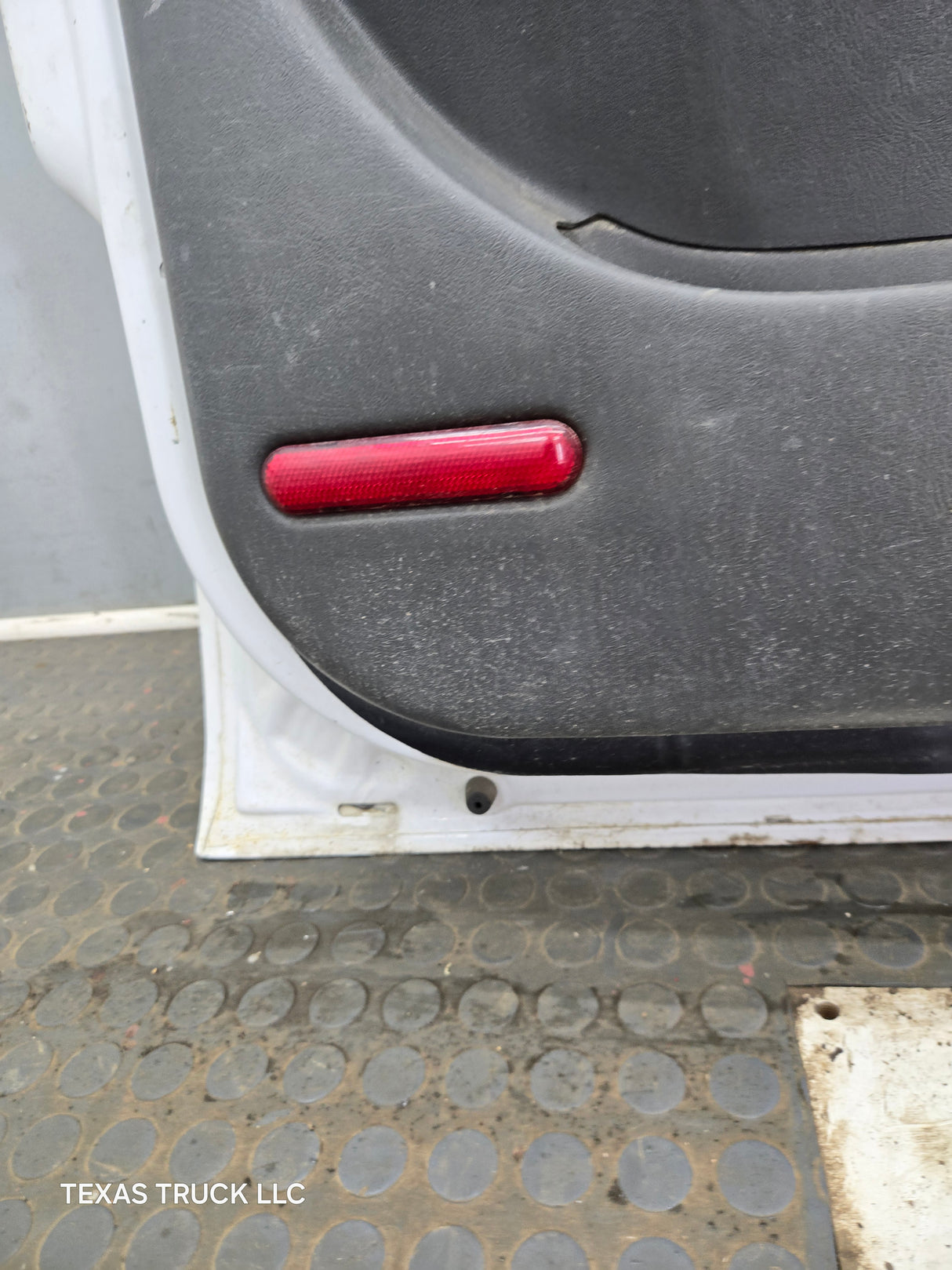 1999-2006 Chevrolet Silverado / GMC Sierra 1500 2500 3500 HD Front Driver Side Door LH