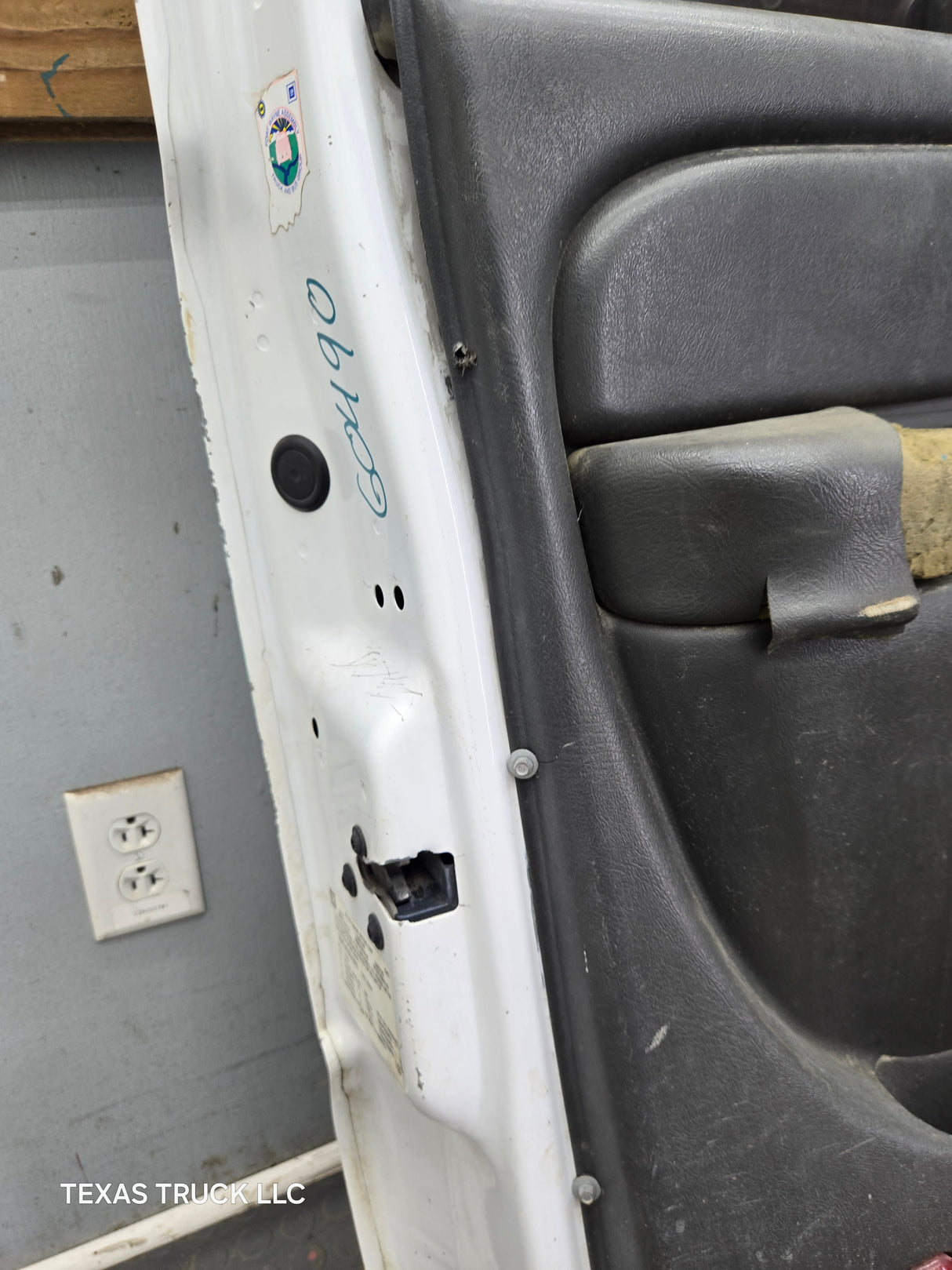 1999-2006 Chevrolet Silverado / GMC Sierra 1500 2500 3500 HD Front Driver Side Door LH