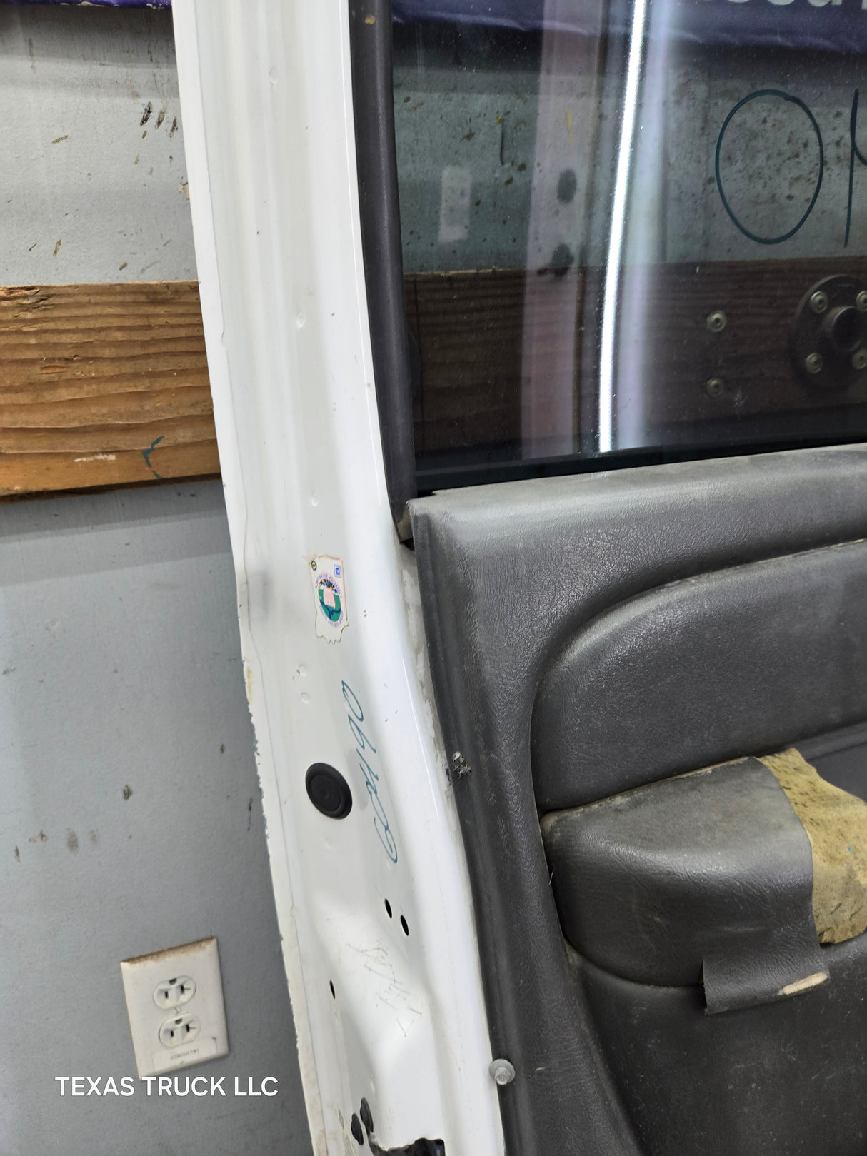 1999-2006 Chevrolet Silverado / GMC Sierra 1500 2500 3500 HD Front Driver Side Door LH
