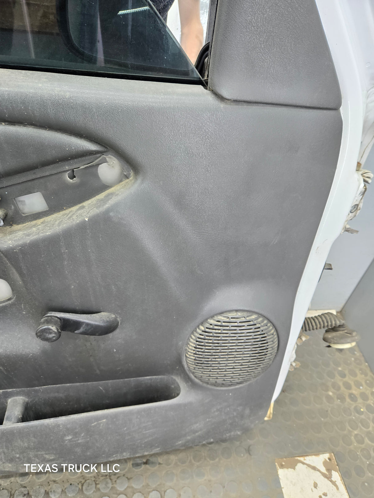 1999-2006 Chevrolet Silverado / GMC Sierra 1500 2500 3500 HD Front Driver Side Door LH