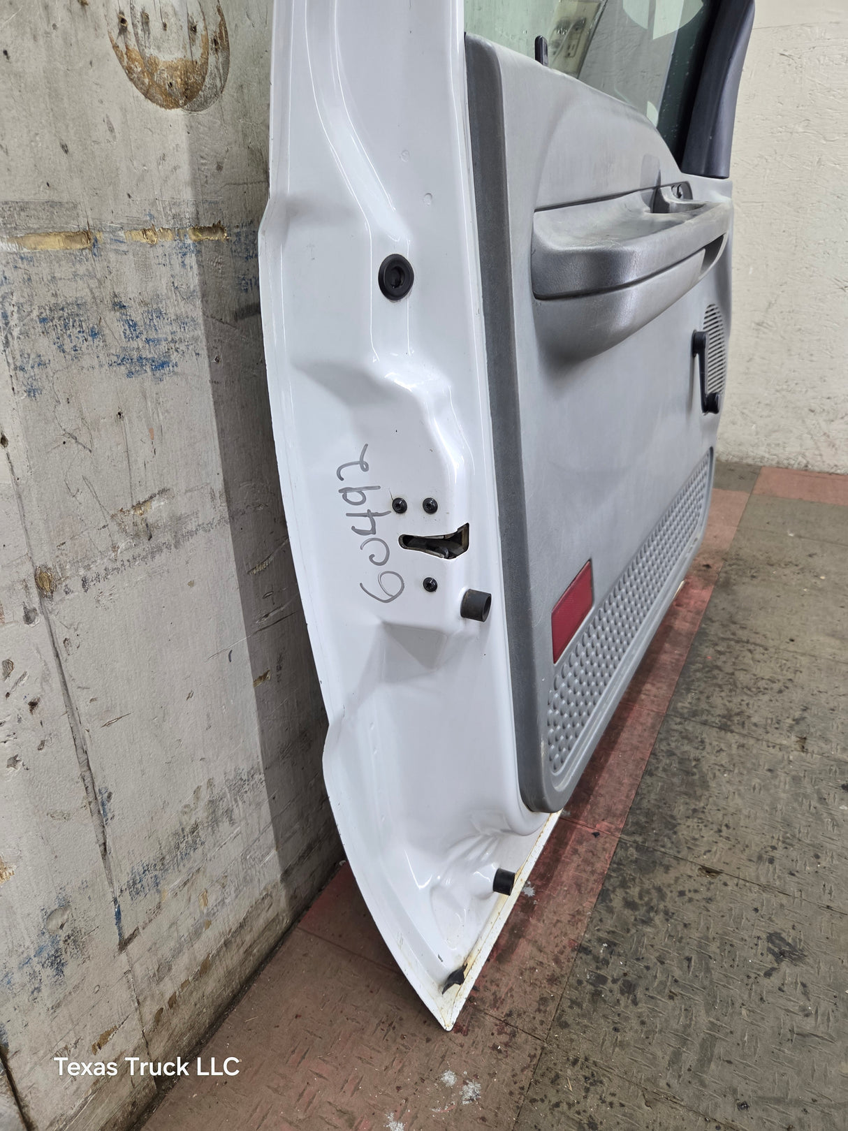 1999-2011 Ford Super Duty LH Driver Side Front Door F250 F350 F450 F550