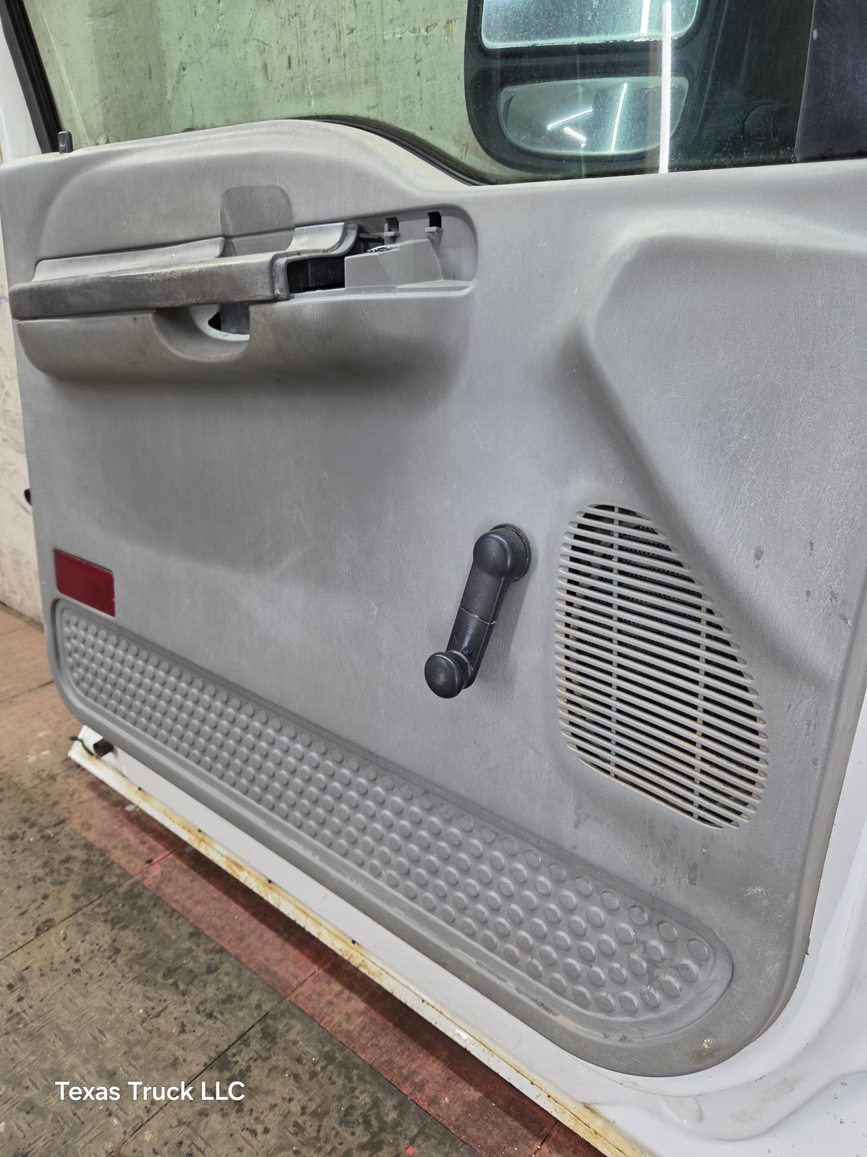 1999-2011 Ford Super Duty LH Driver Side Front Door F250 F350 F450 F550
