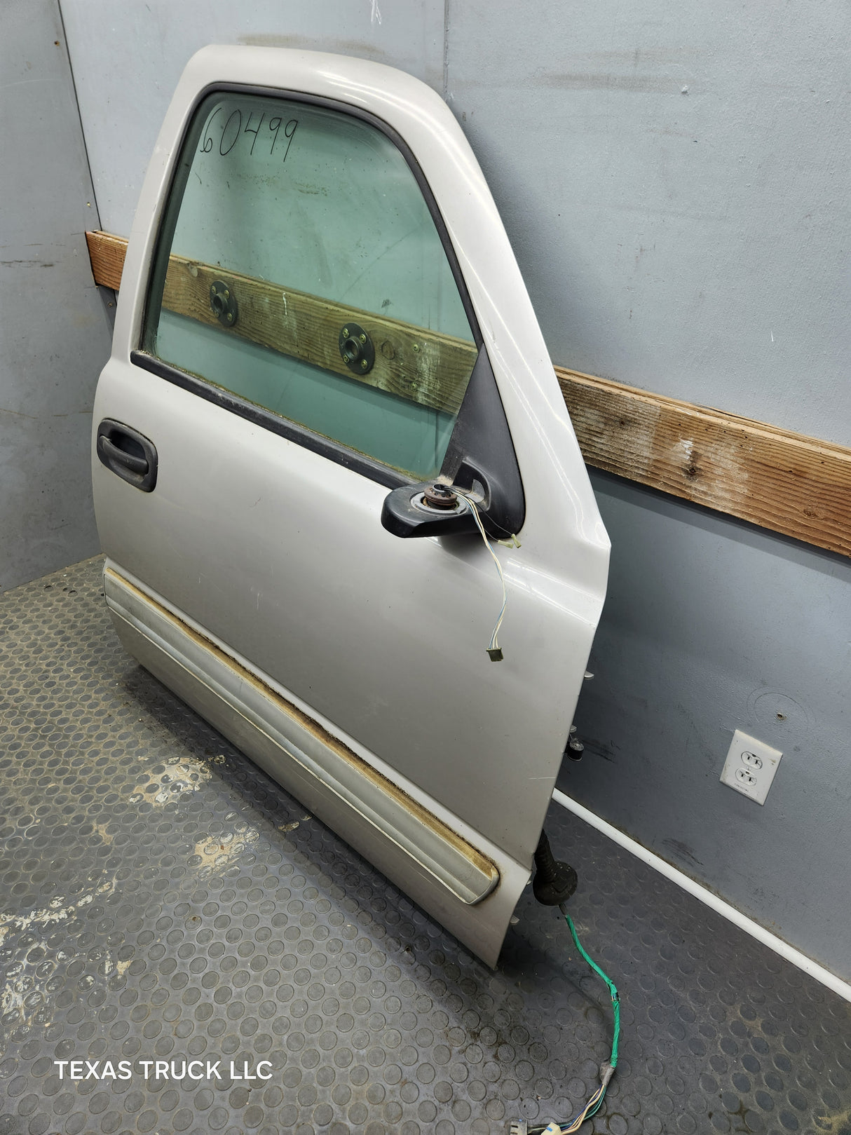 1999-2006 Chevrolet Silverado / GMC Sierra 1500 2500 3500 HD RH Front Passenger side Door