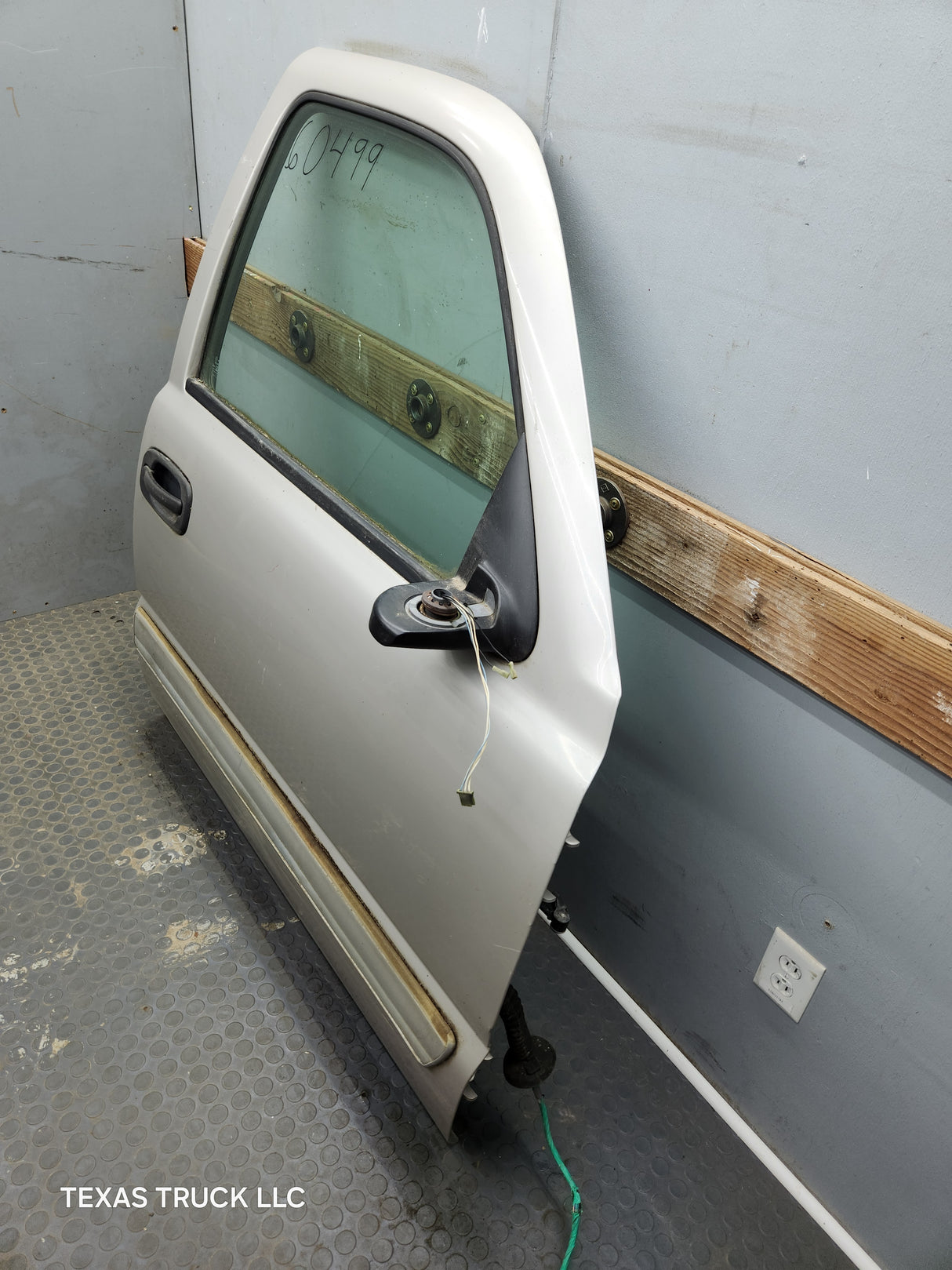 1999-2006 Chevrolet Silverado / GMC Sierra 1500 2500 3500 HD RH Front Passenger side Door