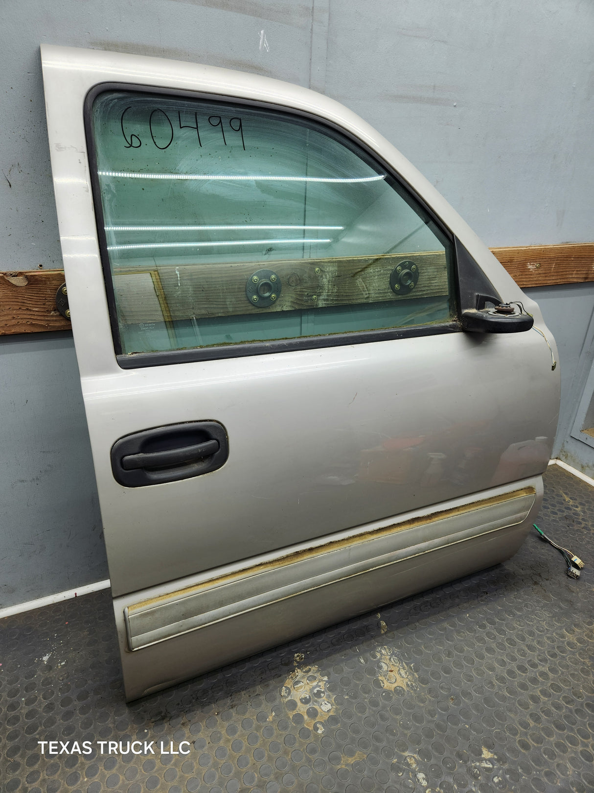 1999-2006 Chevrolet Silverado / GMC Sierra 1500 2500 3500 HD RH Front Passenger side Door
