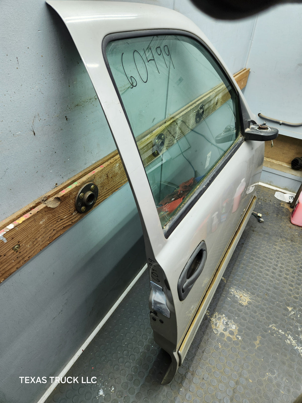 1999-2006 Chevrolet Silverado / GMC Sierra 1500 2500 3500 HD RH Front Passenger side Door