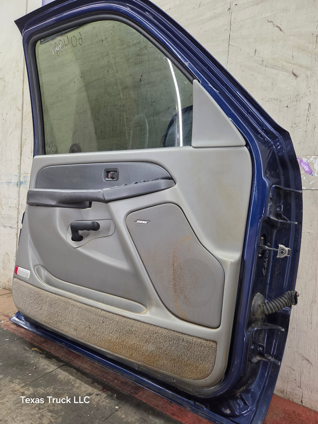 1999-2006 Chevrolet Silverado / GMC Sierra 1500 2500 3500 HD Front Driver Side Door