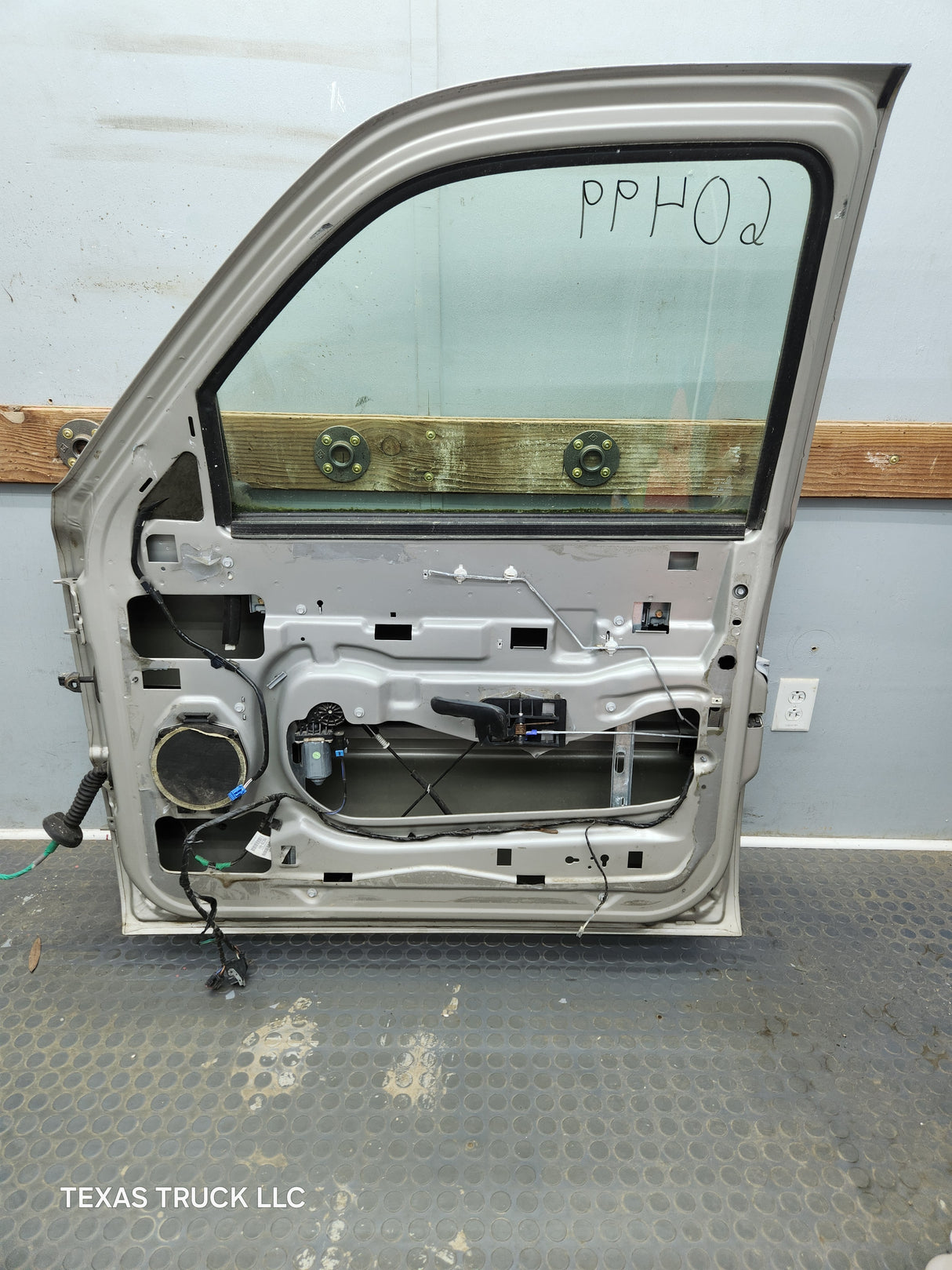 1999-2006 Chevrolet Silverado / GMC Sierra 1500 2500 3500 HD RH Front Passenger side Door