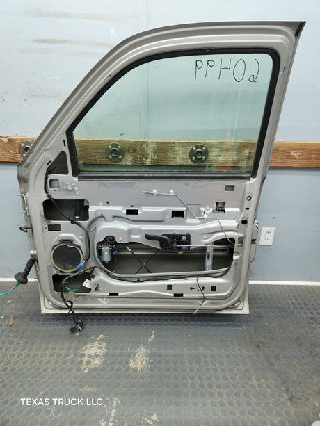 1999-2006 Chevrolet Silverado / GMC Sierra 1500 2500 3500 HD RH Front Passenger side Door