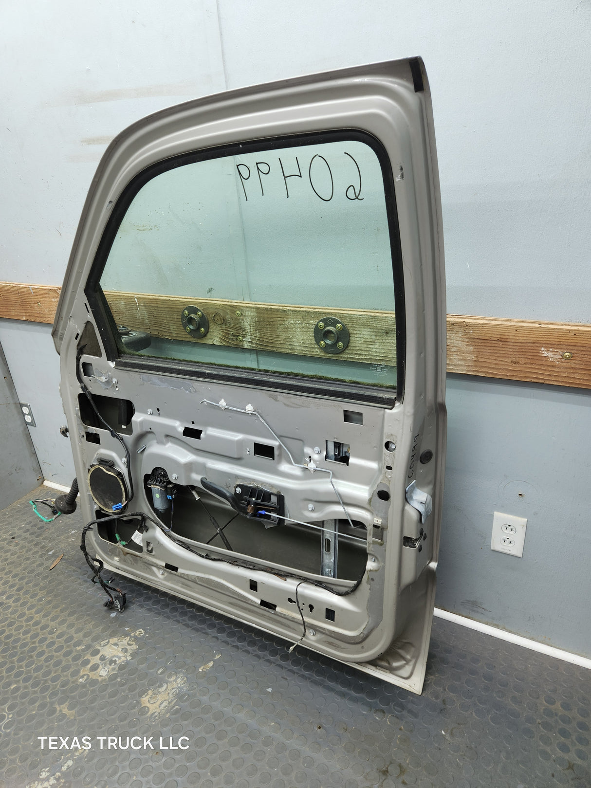 1999-2006 Chevrolet Silverado / GMC Sierra 1500 2500 3500 HD RH Front Passenger side Door