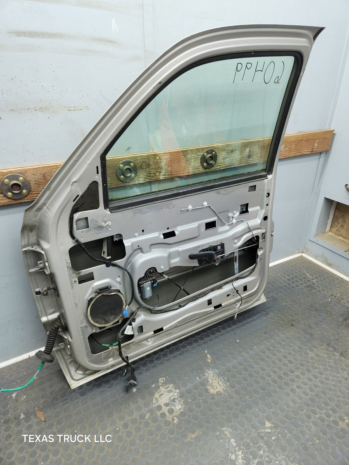 1999-2006 Chevrolet Silverado / GMC Sierra 1500 2500 3500 HD RH Front Passenger side Door