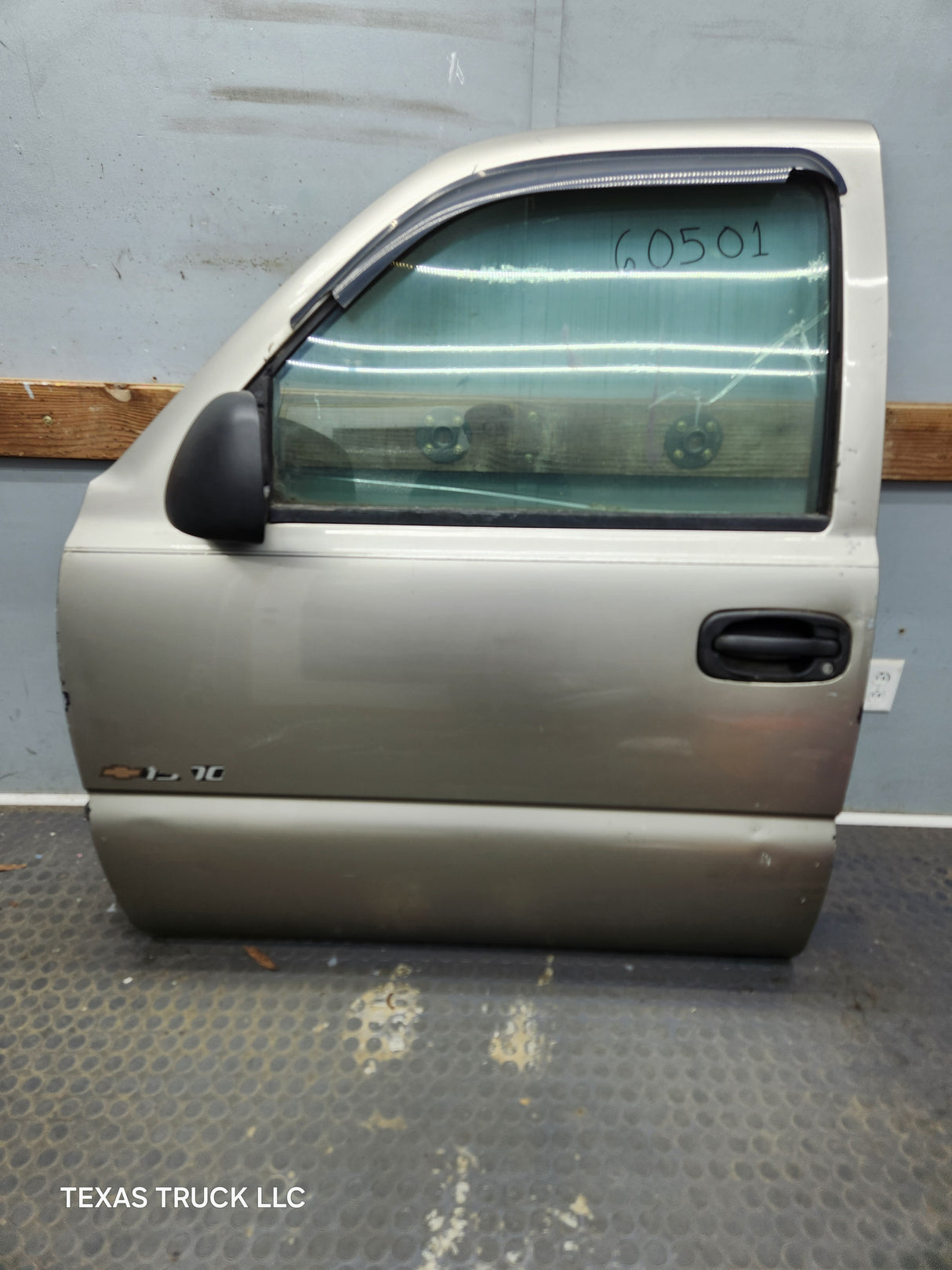 1999-2006 Chevrolet Silverado / GMC Sierra 1500 2500 3500 HD LH Front Driver Side Door