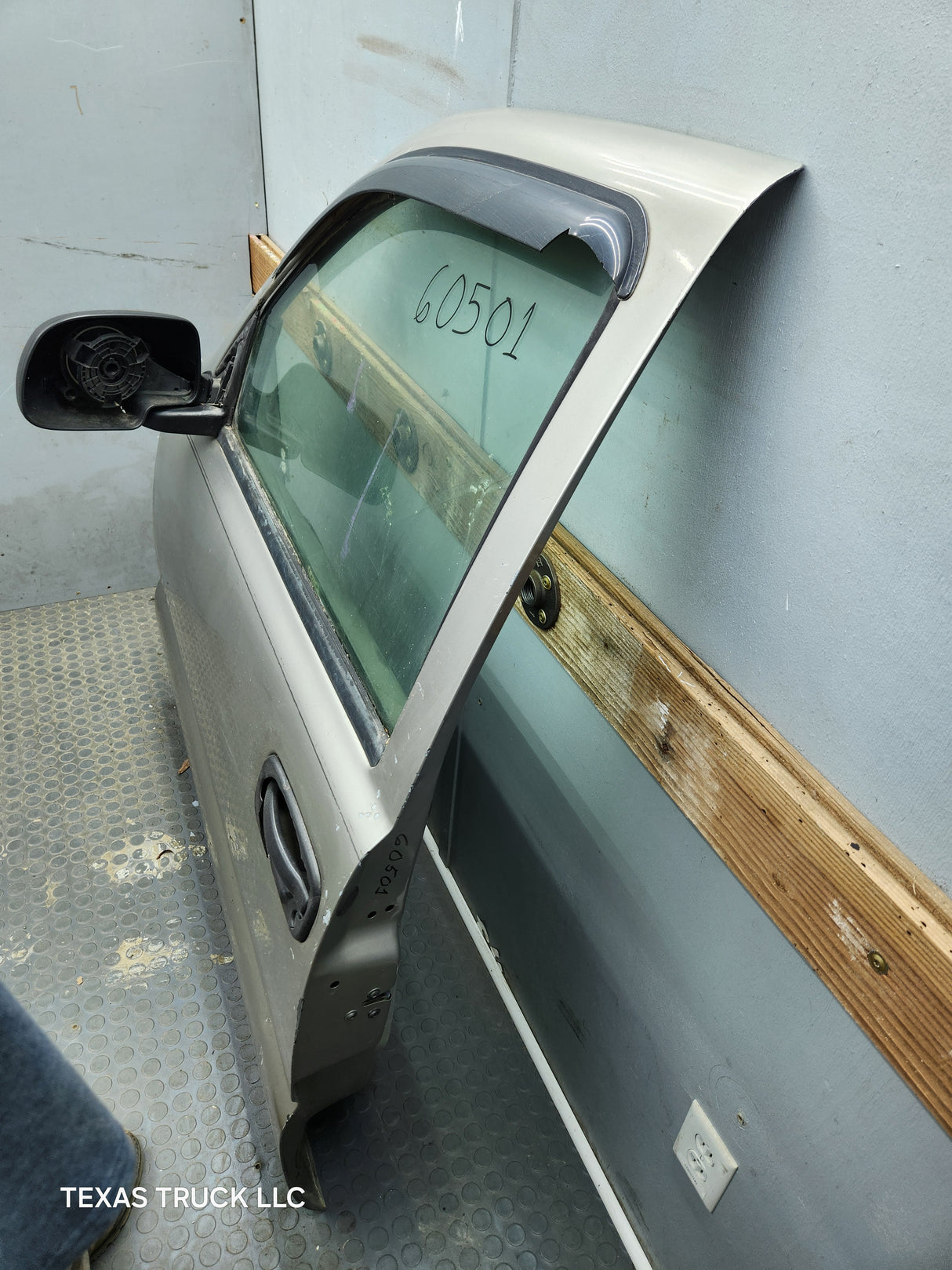 1999-2006 Chevrolet Silverado / GMC Sierra 1500 2500 3500 HD LH Front Driver Side Door
