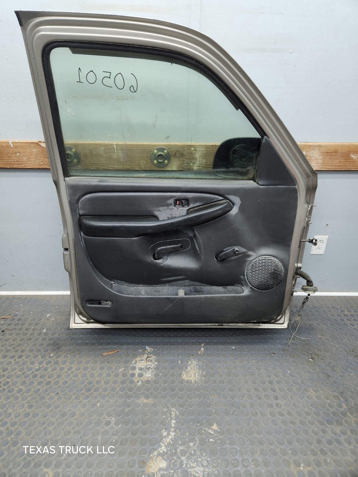 1999-2006 Chevrolet Silverado / GMC Sierra 1500 2500 3500 HD LH Front Driver Side Door