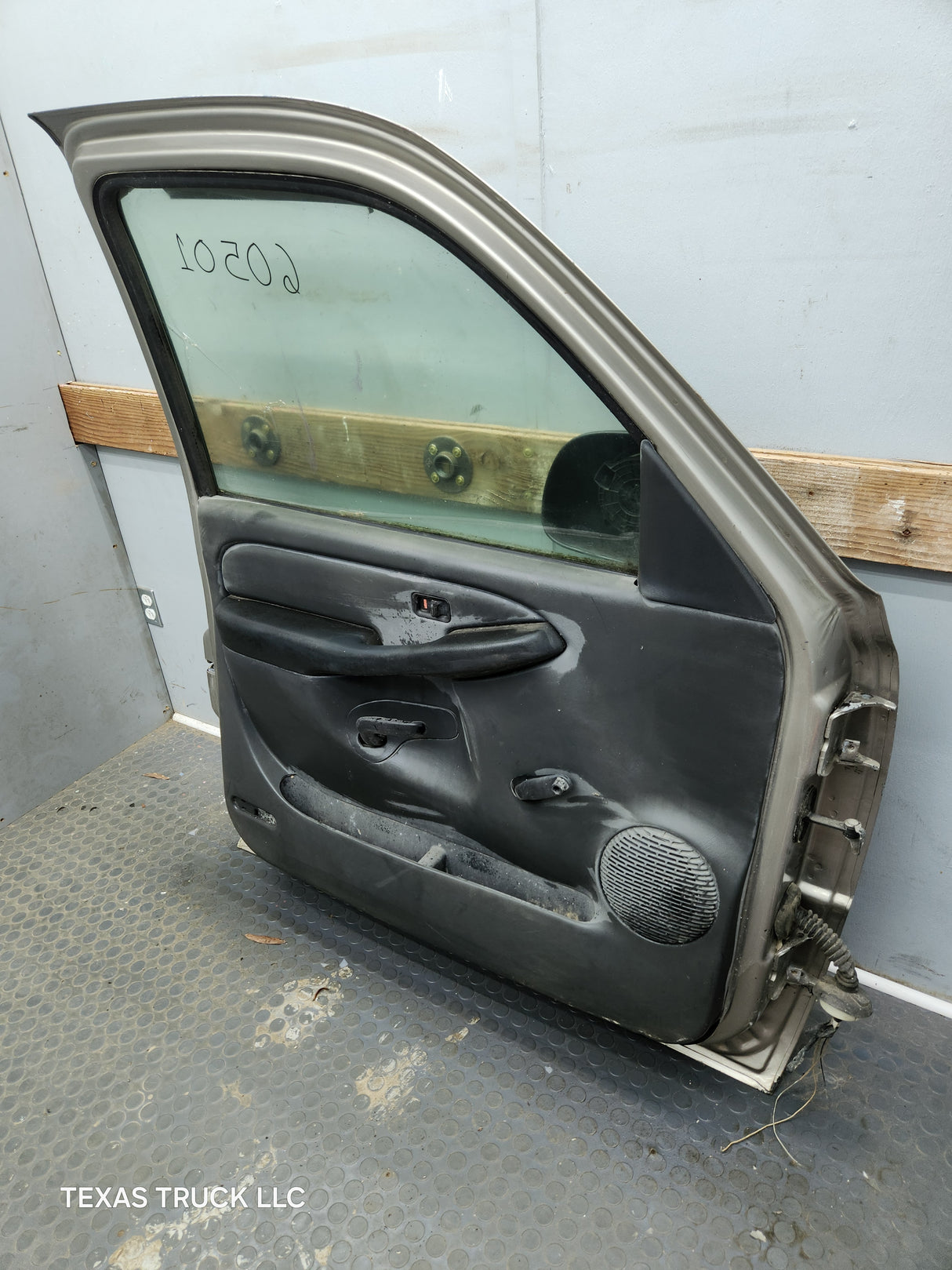 1999-2006 Chevrolet Silverado / GMC Sierra 1500 2500 3500 HD LH Front Driver Side Door