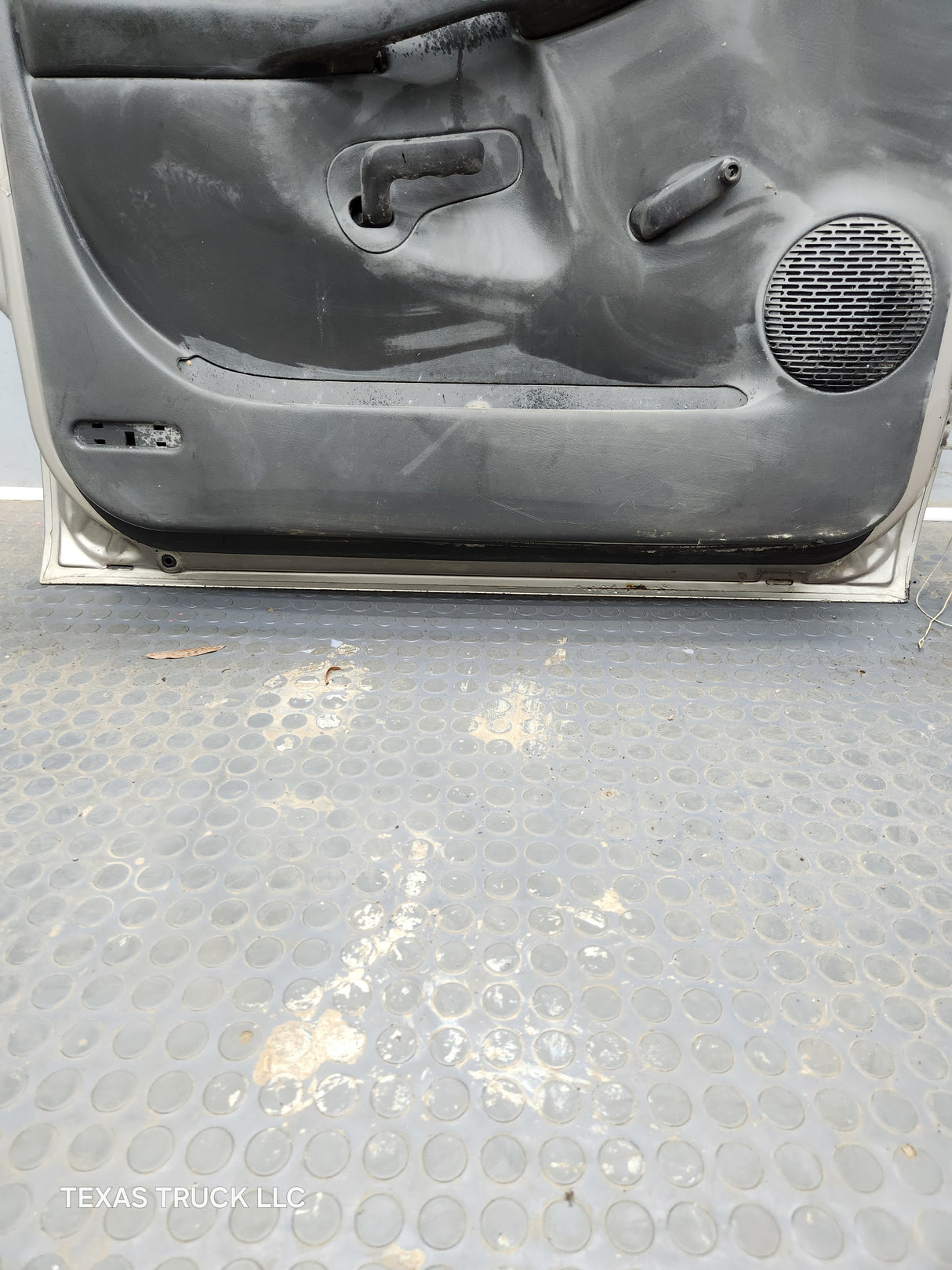 1999-2006 Chevrolet Silverado / GMC Sierra 1500 2500 3500 HD LH Front Driver Side Door