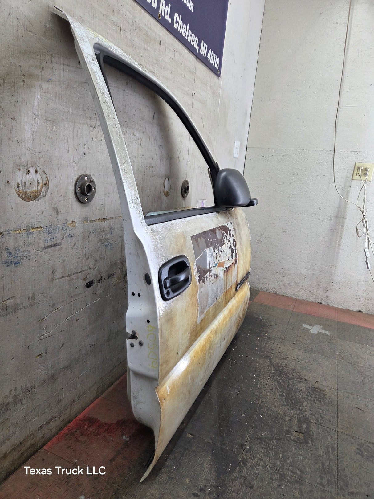 1999-2006 Chevrolet Silverado / GMC Sierra 1500 2500 3500 HD Front Passenger side Door RH