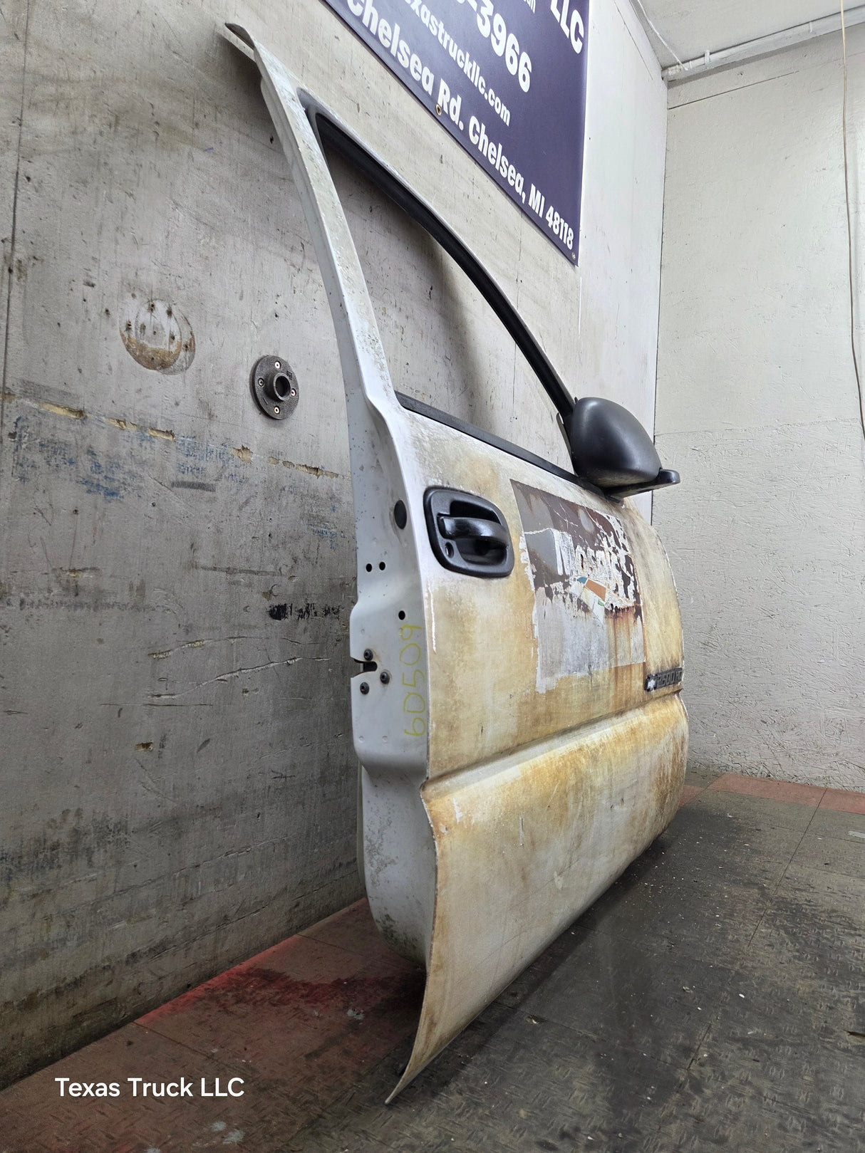 1999-2006 Chevrolet Silverado / GMC Sierra 1500 2500 3500 HD Front Passenger side Door RH