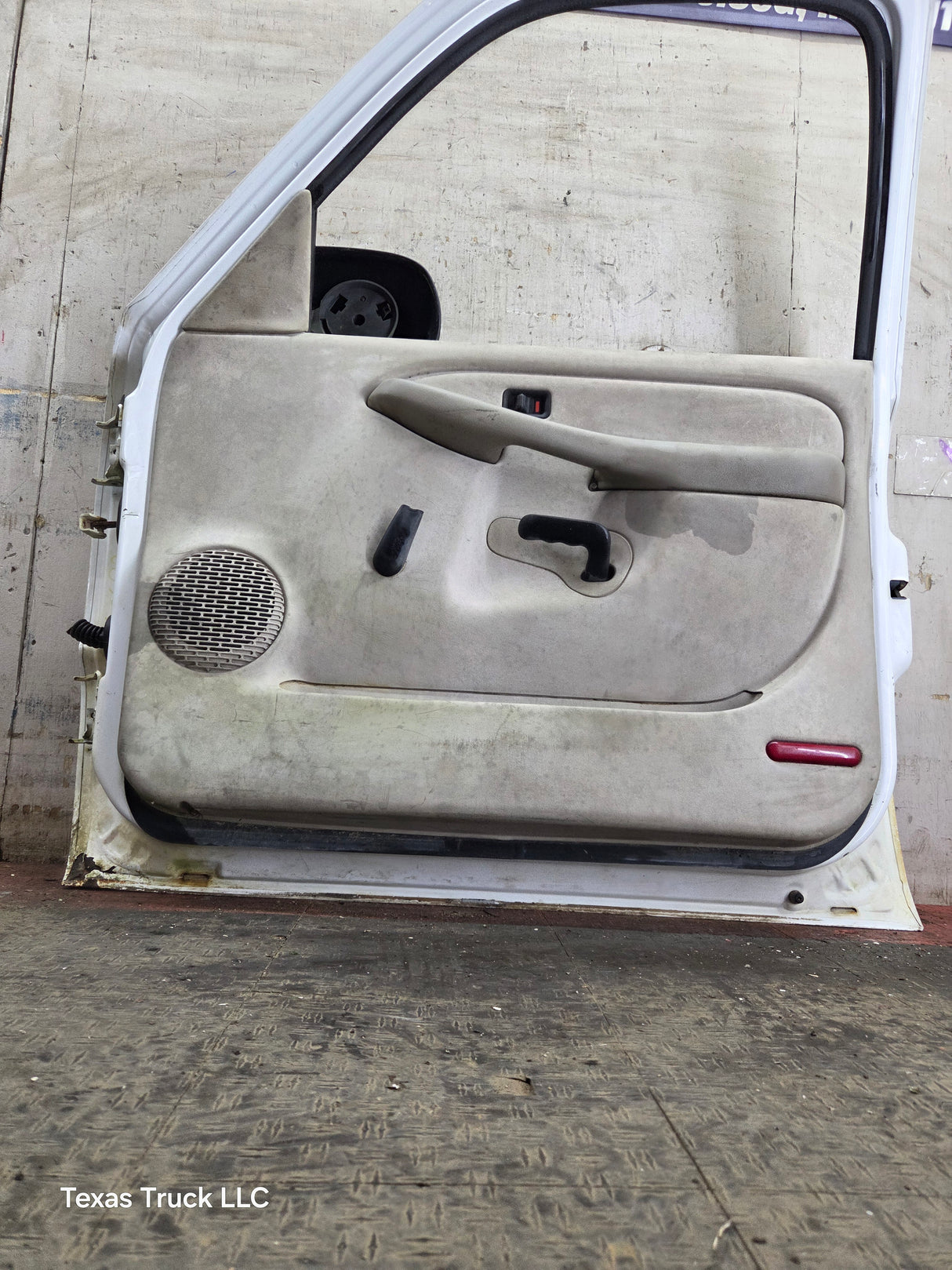 1999-2006 Chevrolet Silverado / GMC Sierra 1500 2500 3500 HD Front Passenger side Door RH