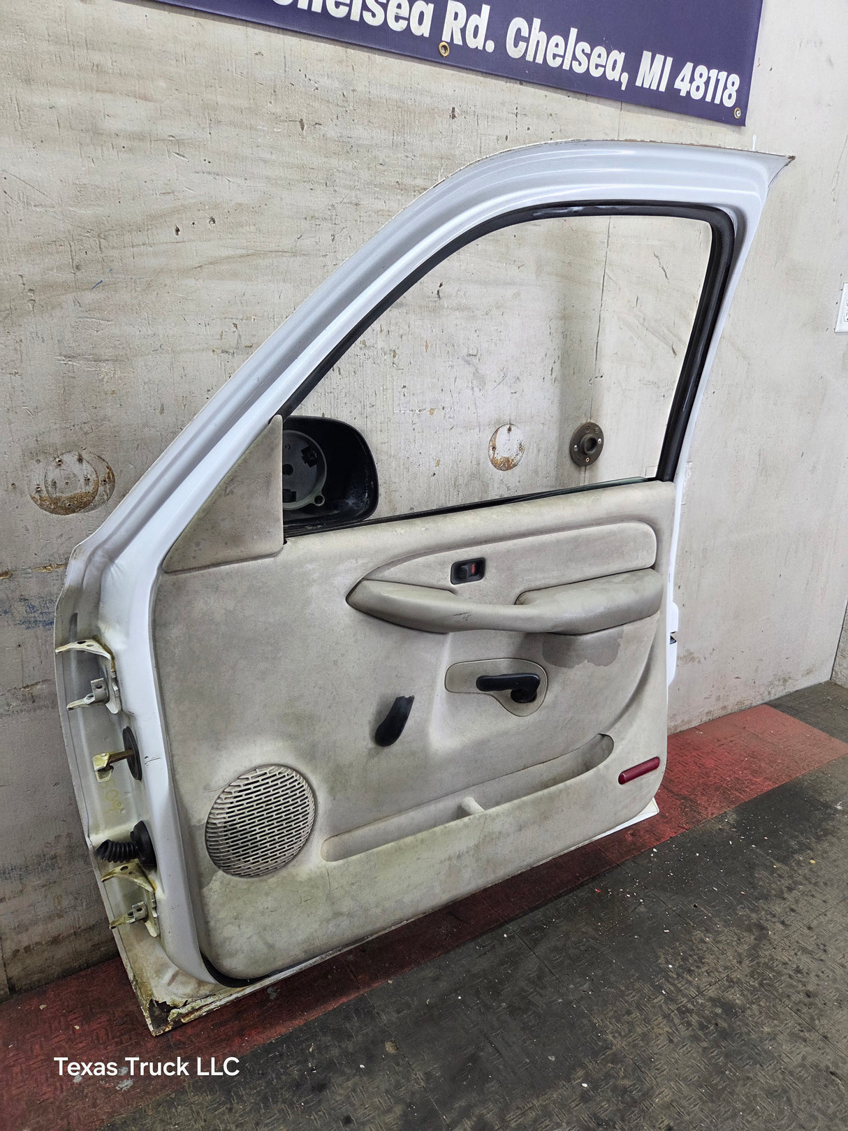 1999-2006 Chevrolet Silverado / GMC Sierra 1500 2500 3500 HD Front Passenger side Door RH