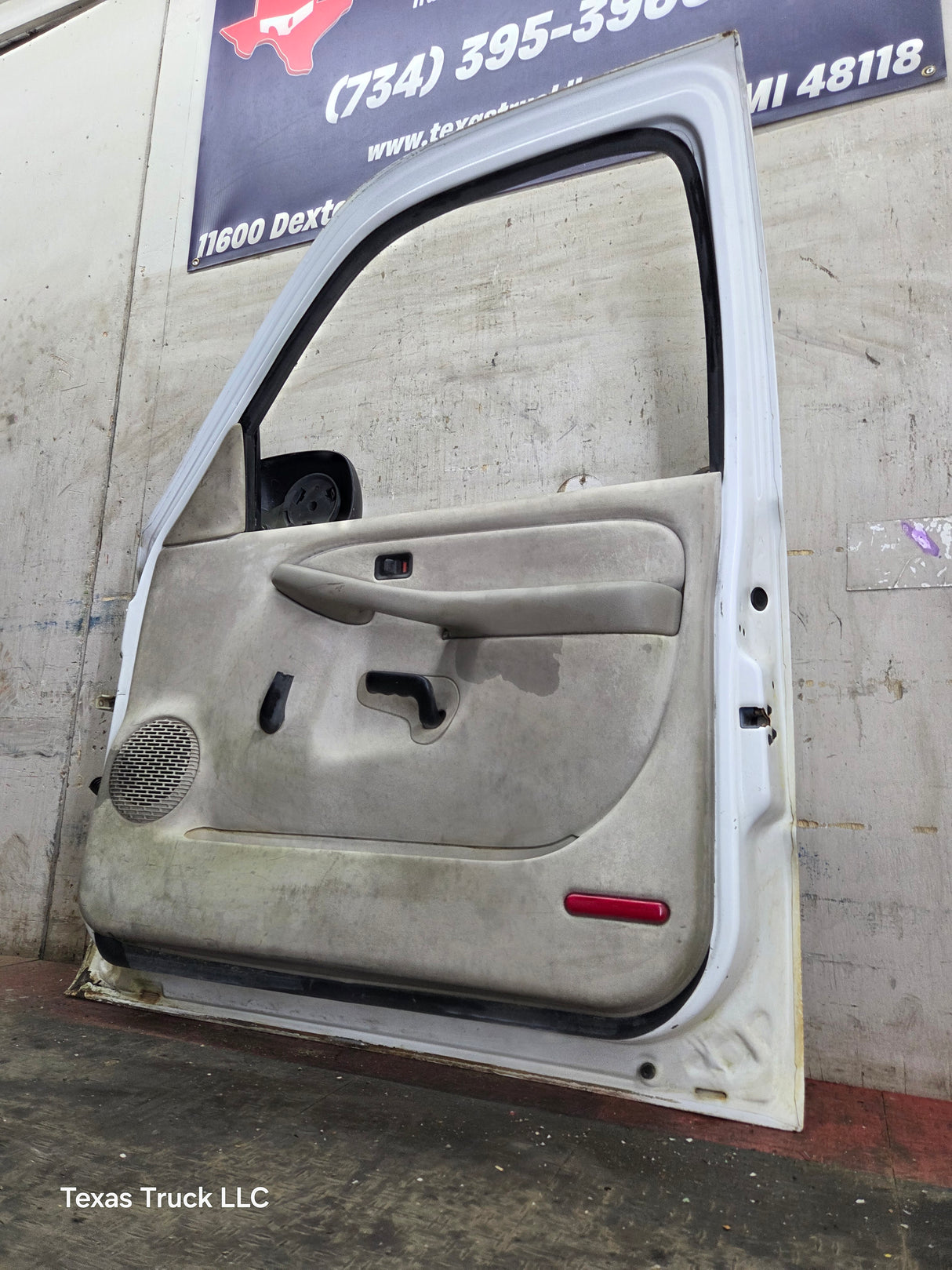1999-2006 Chevrolet Silverado / GMC Sierra 1500 2500 3500 HD Front Passenger side Door RH
