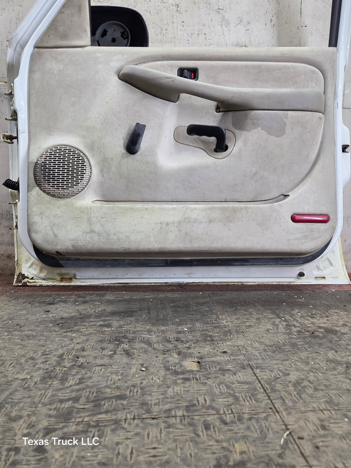 1999-2006 Chevrolet Silverado / GMC Sierra 1500 2500 3500 HD Front Passenger side Door RH