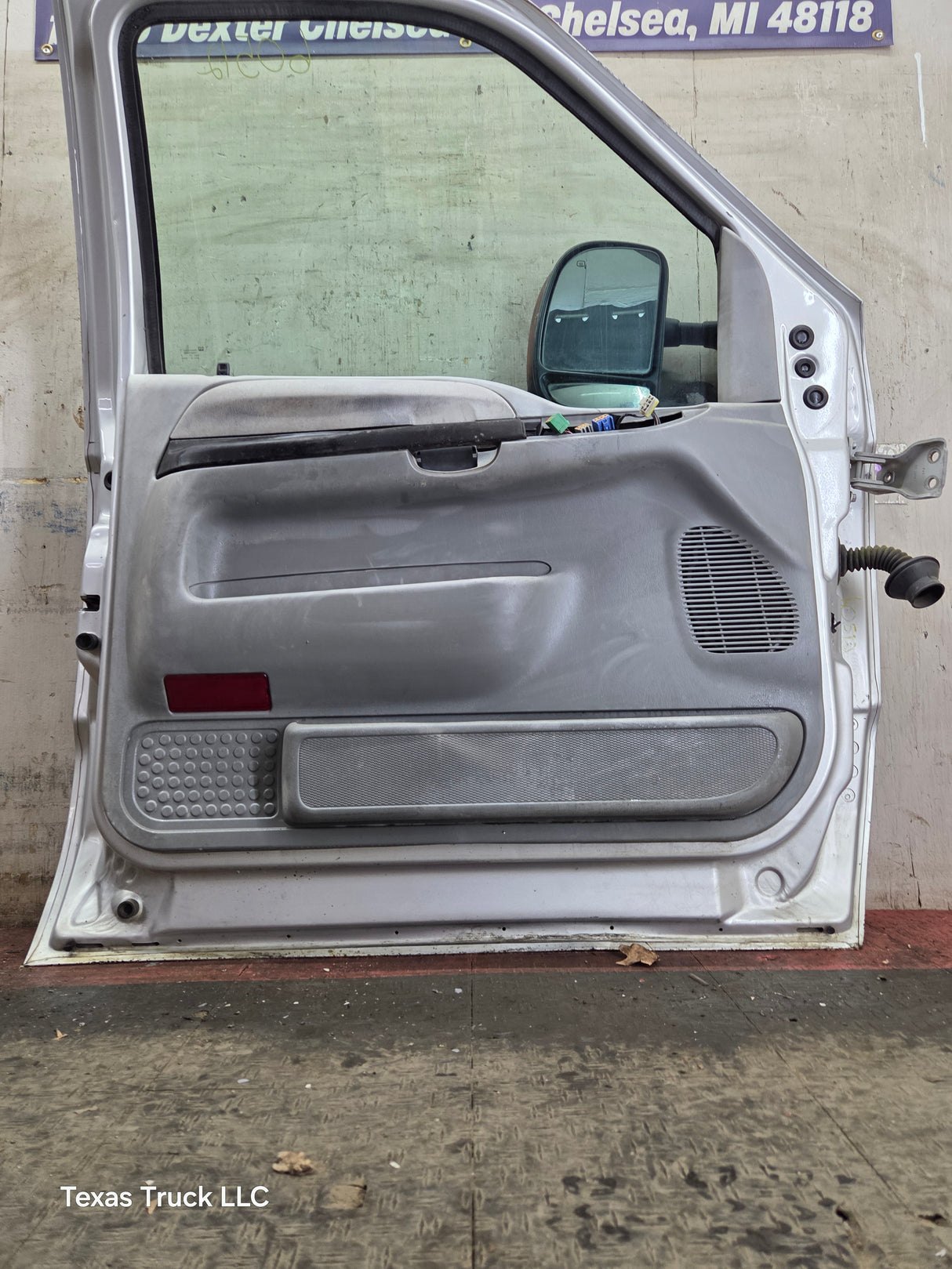 1999-2011 Ford Super Duty LH Driver Side Front Door F250 F350 F450 F550