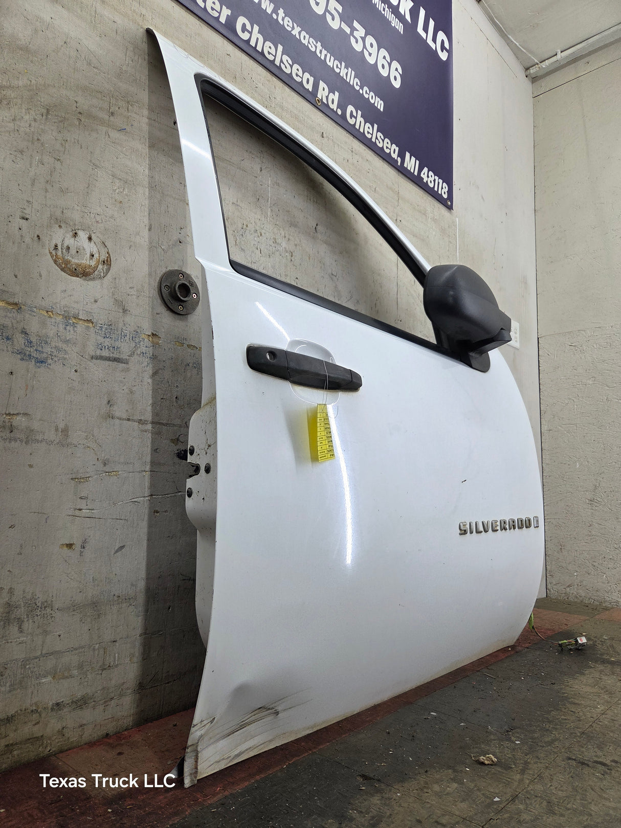2007-2013 Chevrolet Silverado / GMC Sierra 1500 2500 3500 HD RH Front Passenger Side Door