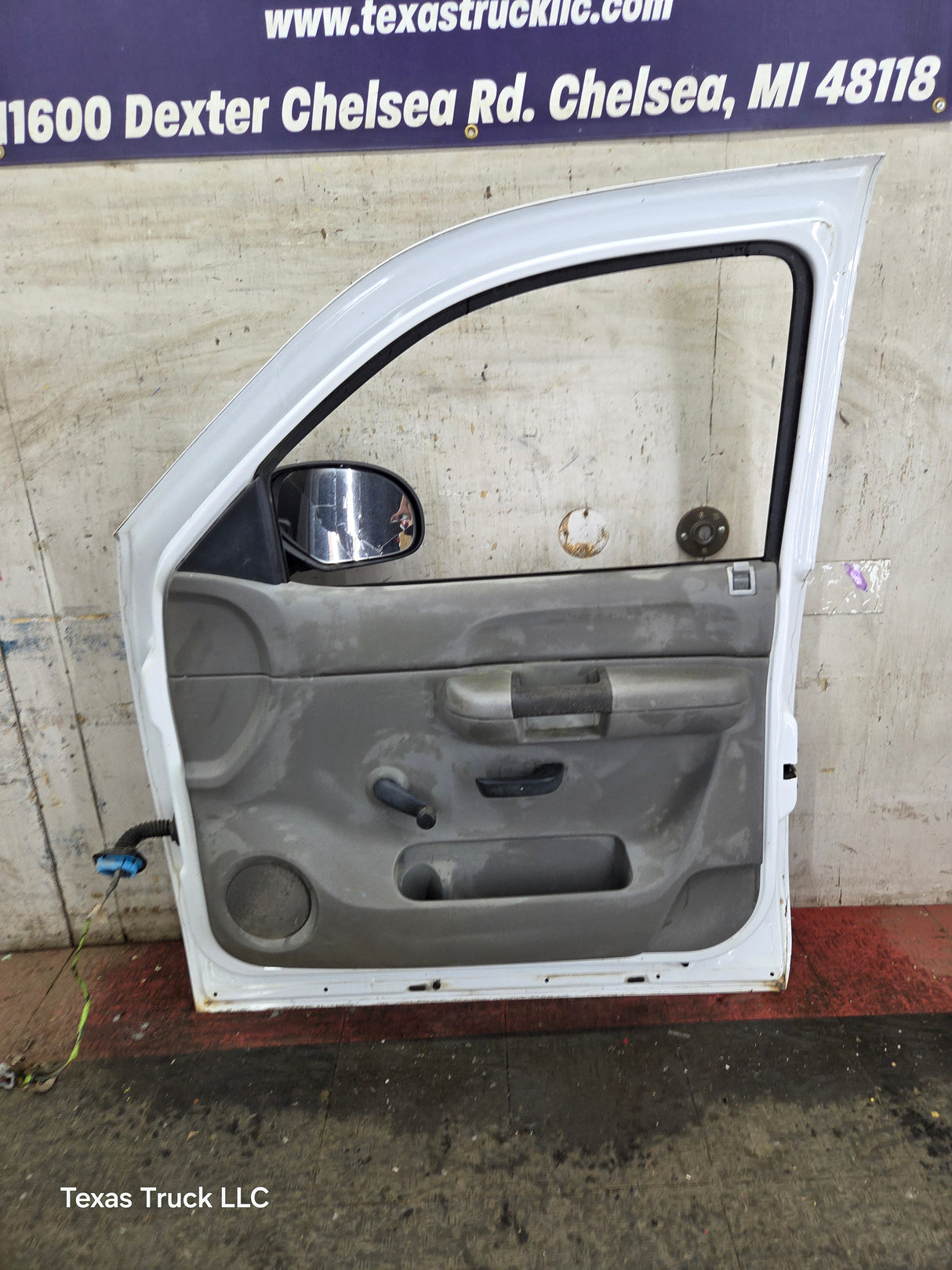 2007-2013 Chevrolet Silverado / GMC Sierra 1500 2500 3500 HD RH Front Passenger Side Door