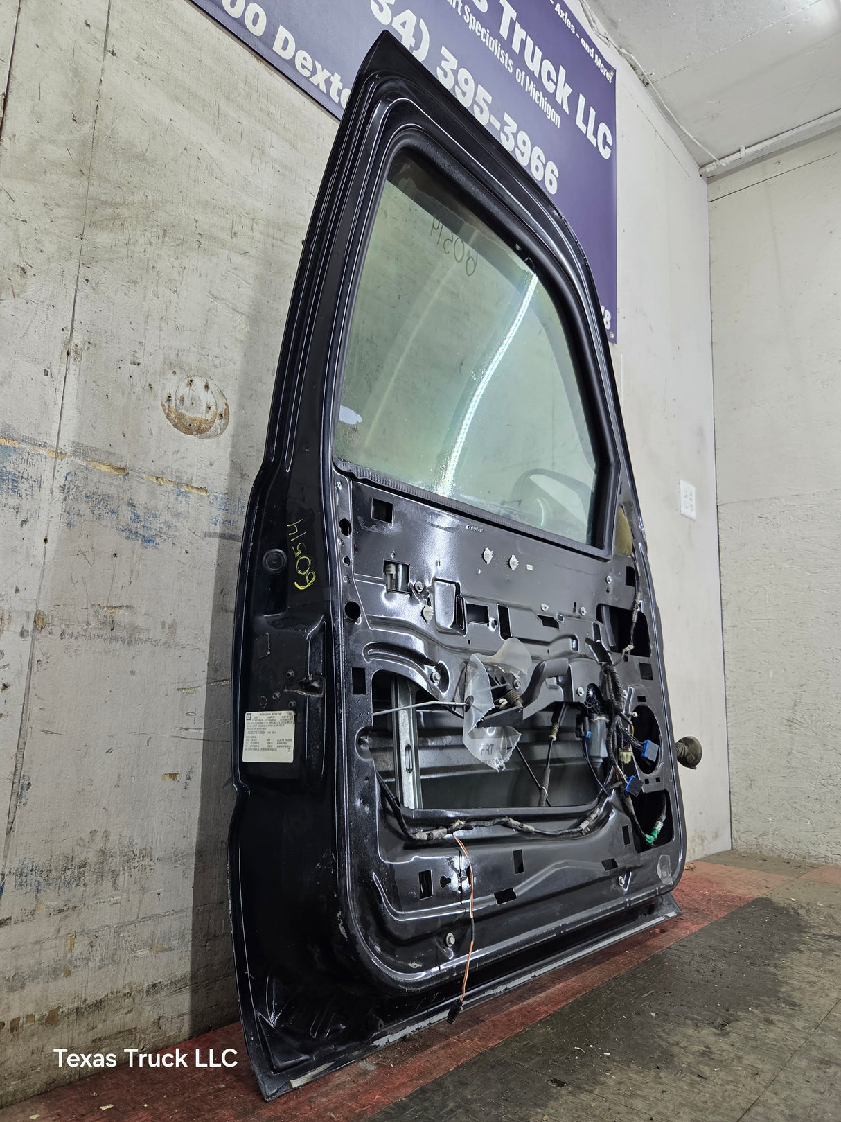 1999-2006 Chevrolet Silverado / GMC Sierra 1500 2500 3500 HD Front Driver Side Door LH