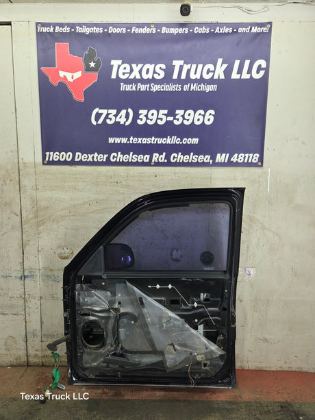 1999-2006 Chevrolet Silverado / GMC Sierra 1500 2500 3500 HD Front Passenger side Door RH