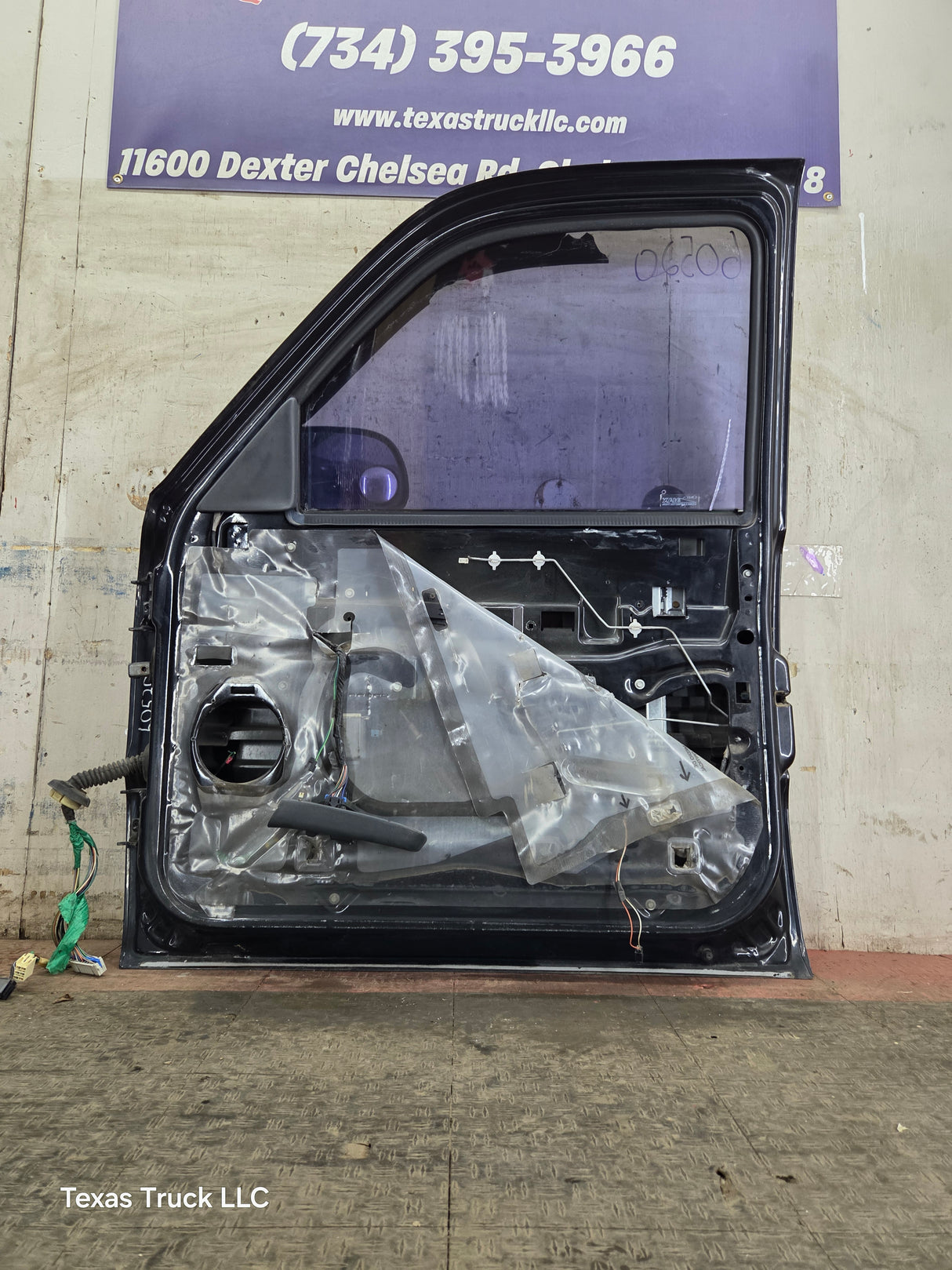 1999-2006 Chevrolet Silverado / GMC Sierra 1500 2500 3500 HD Front Passenger side Door RH