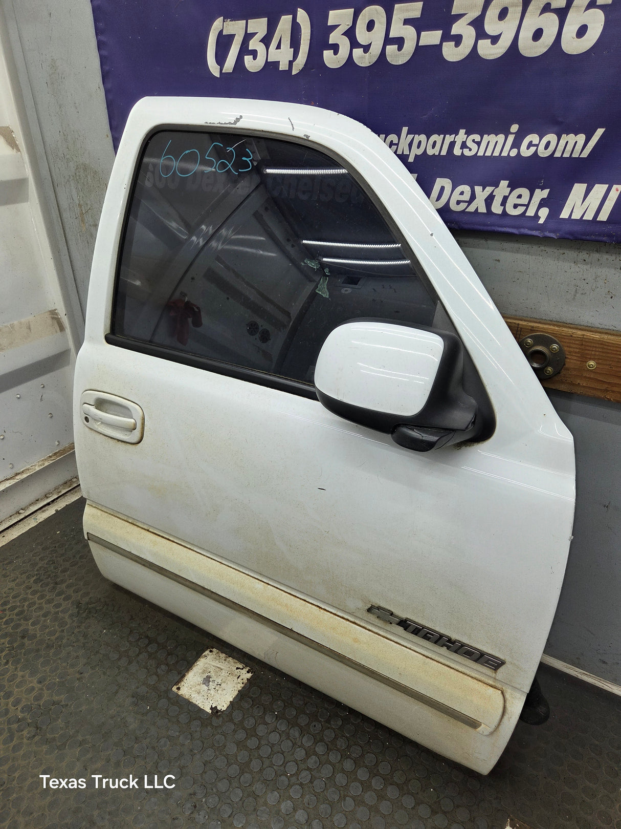 1999-2006 Chevrolet Silverado / GMC Sierra 1500 2500 3500 HD Front Passenger side Door RH