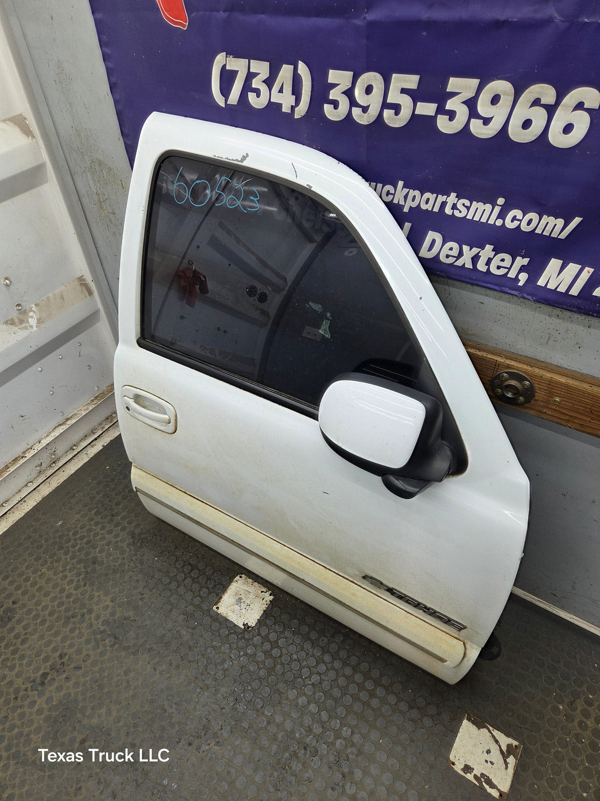 1999-2006 Chevrolet Silverado / GMC Sierra 1500 2500 3500 HD Front Passenger side Door RH