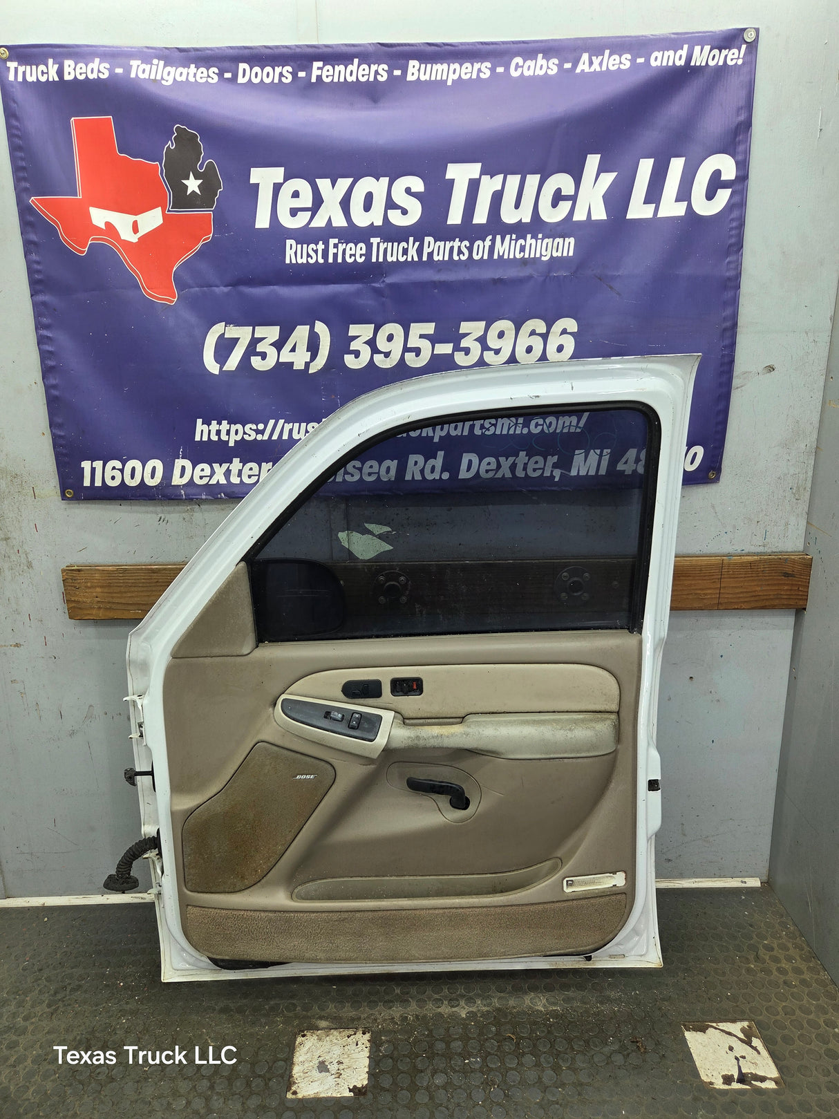 1999-2006 Chevrolet Silverado / GMC Sierra 1500 2500 3500 HD Front Passenger side Door RH