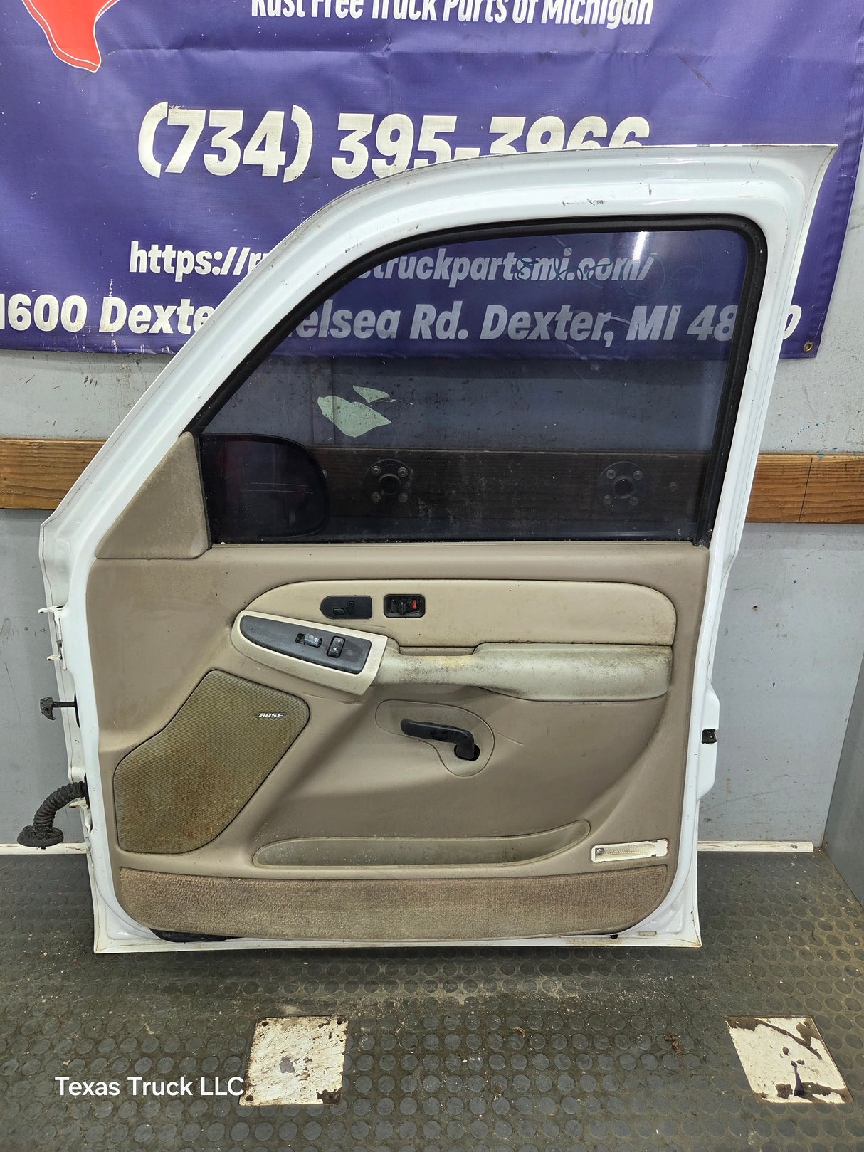 1999-2006 Chevrolet Silverado / GMC Sierra 1500 2500 3500 HD Front Passenger side Door RH