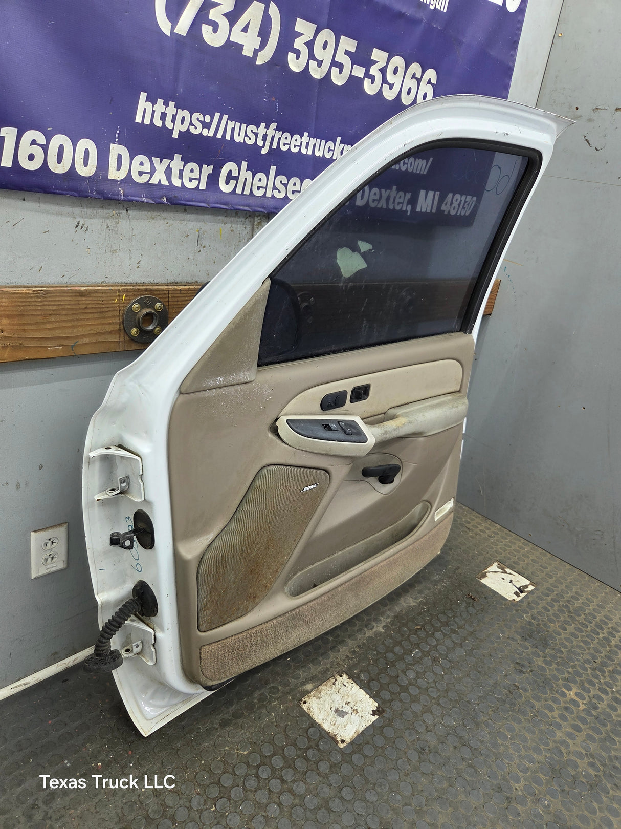 1999-2006 Chevrolet Silverado / GMC Sierra 1500 2500 3500 HD Front Passenger side Door RH